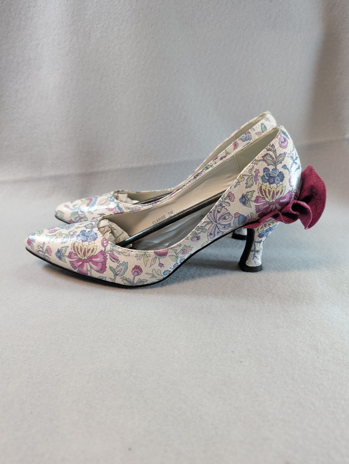 Bellini Clarise Ruffled Floral Pump Women’s Size 7W New in Box