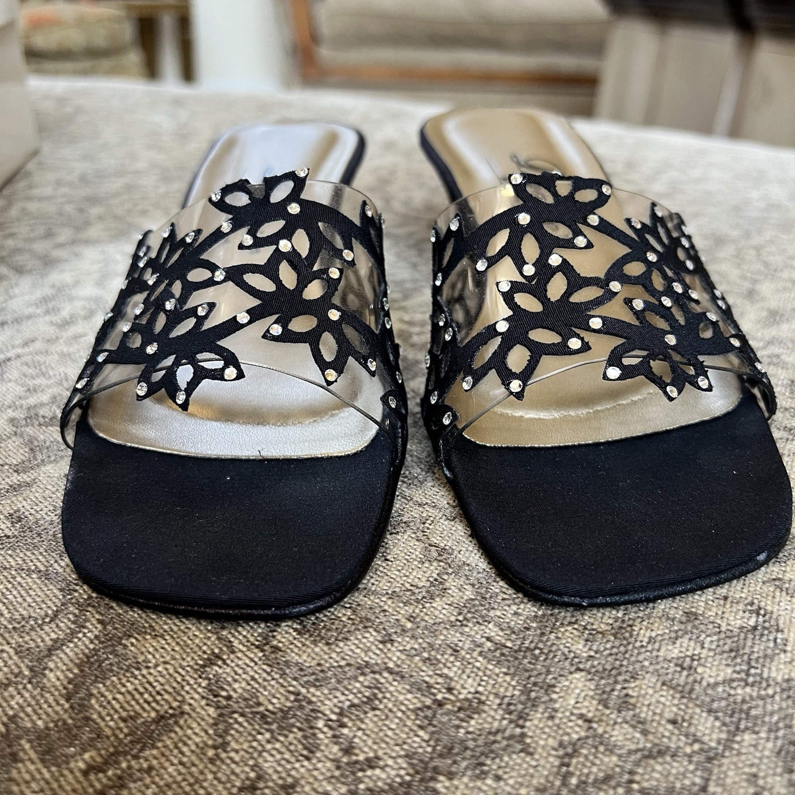 Dezario Kity Black Suede Flowers On Vinyl Slides Block Short Heel New Size 6