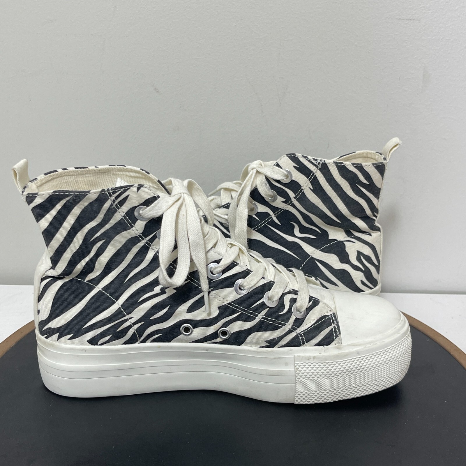 Pull&Bear Women’s Size 9 US Black and White Trainers Zebra High Top Sneakers