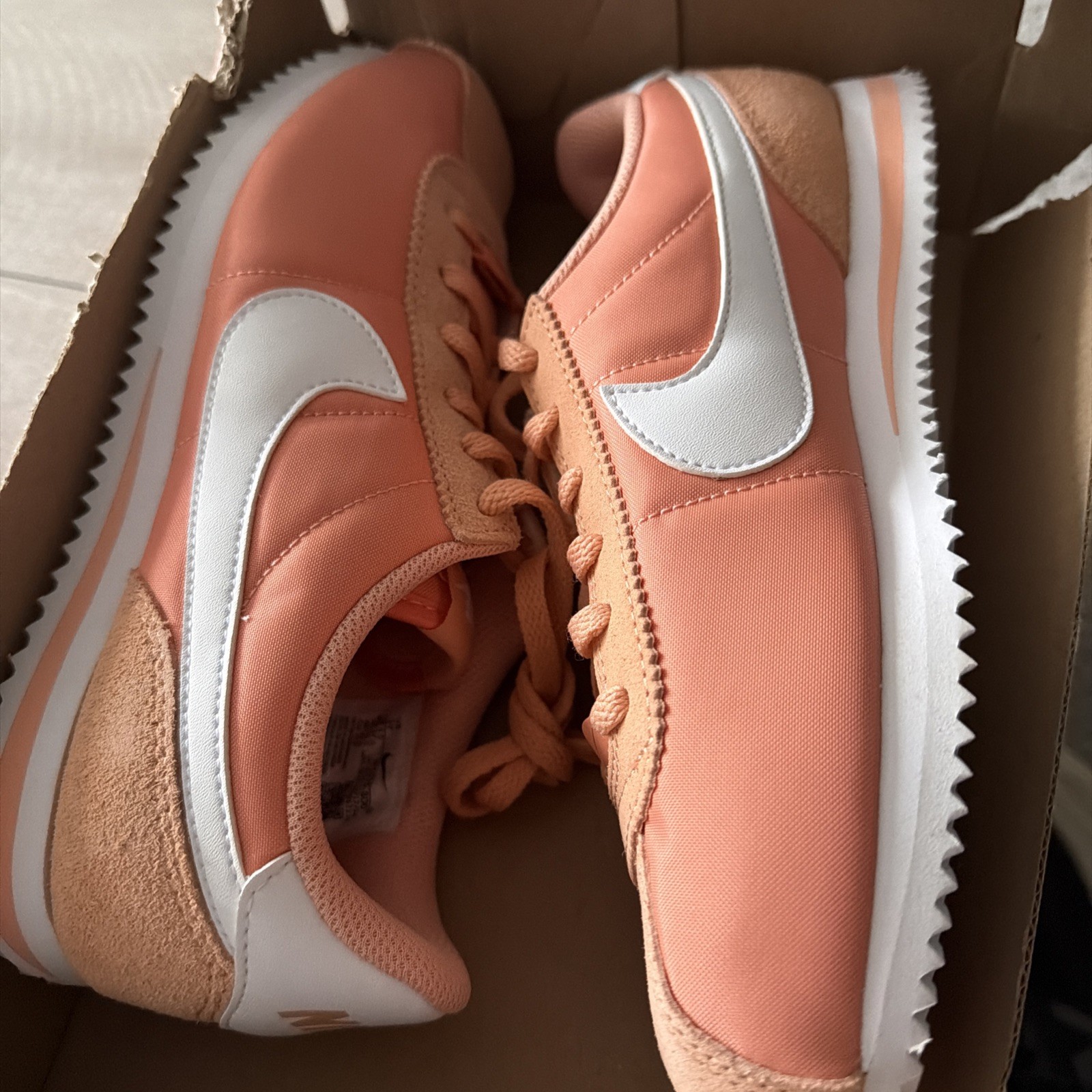 Nike Cortez TXT GS Apricot Women 6.5/ Youth 5 Brand New With Damaged Box No Lid
