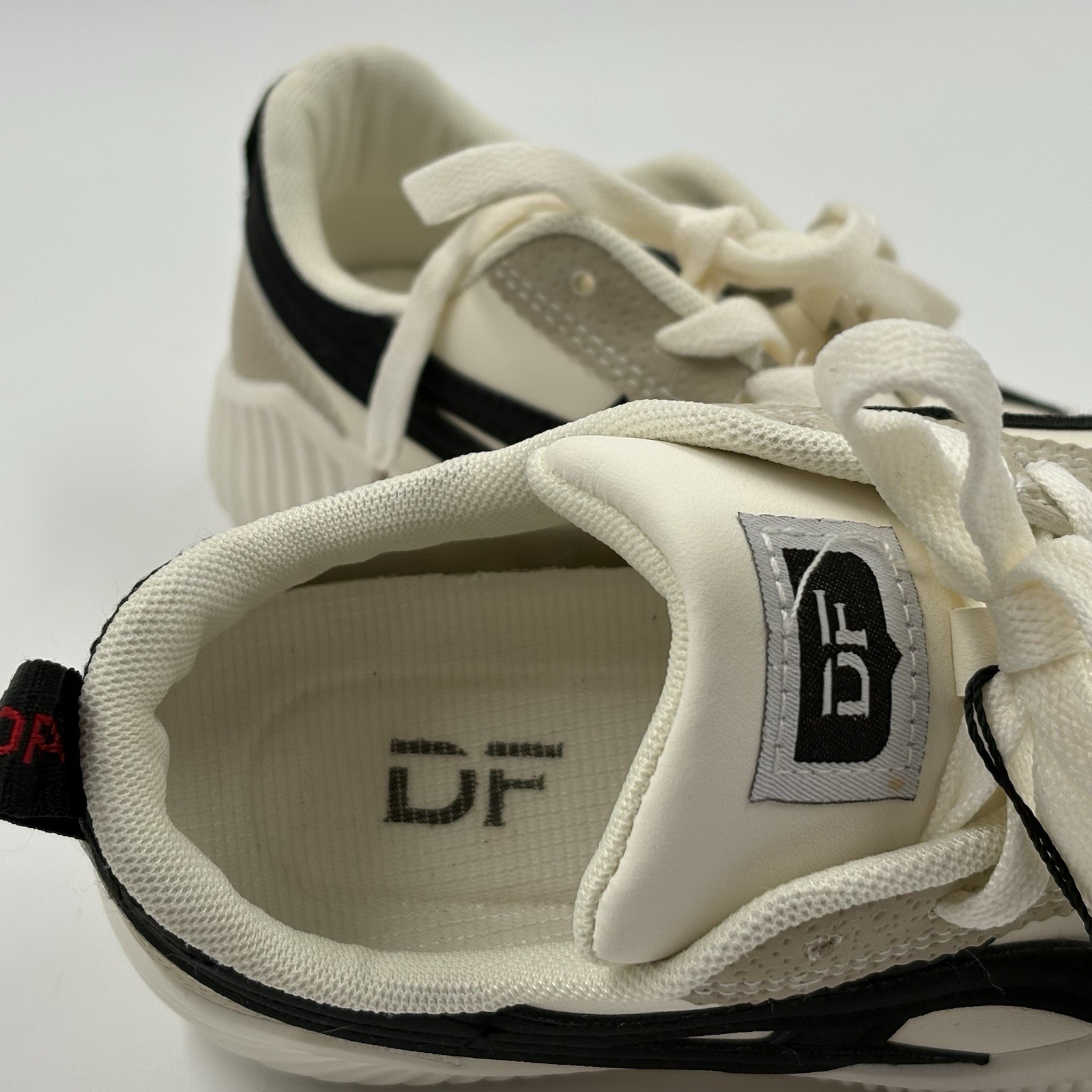 DE FLORENCE Cloudea Retro Comfort Sneakers Beige/White/Black Women’s Size 4 US
