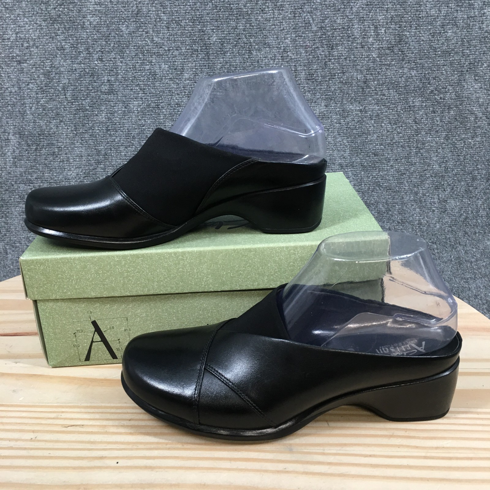 Clarks Artisan Tyler Mules Clogs Shoes Womens 7XW Extra Wide Black Leather NEW