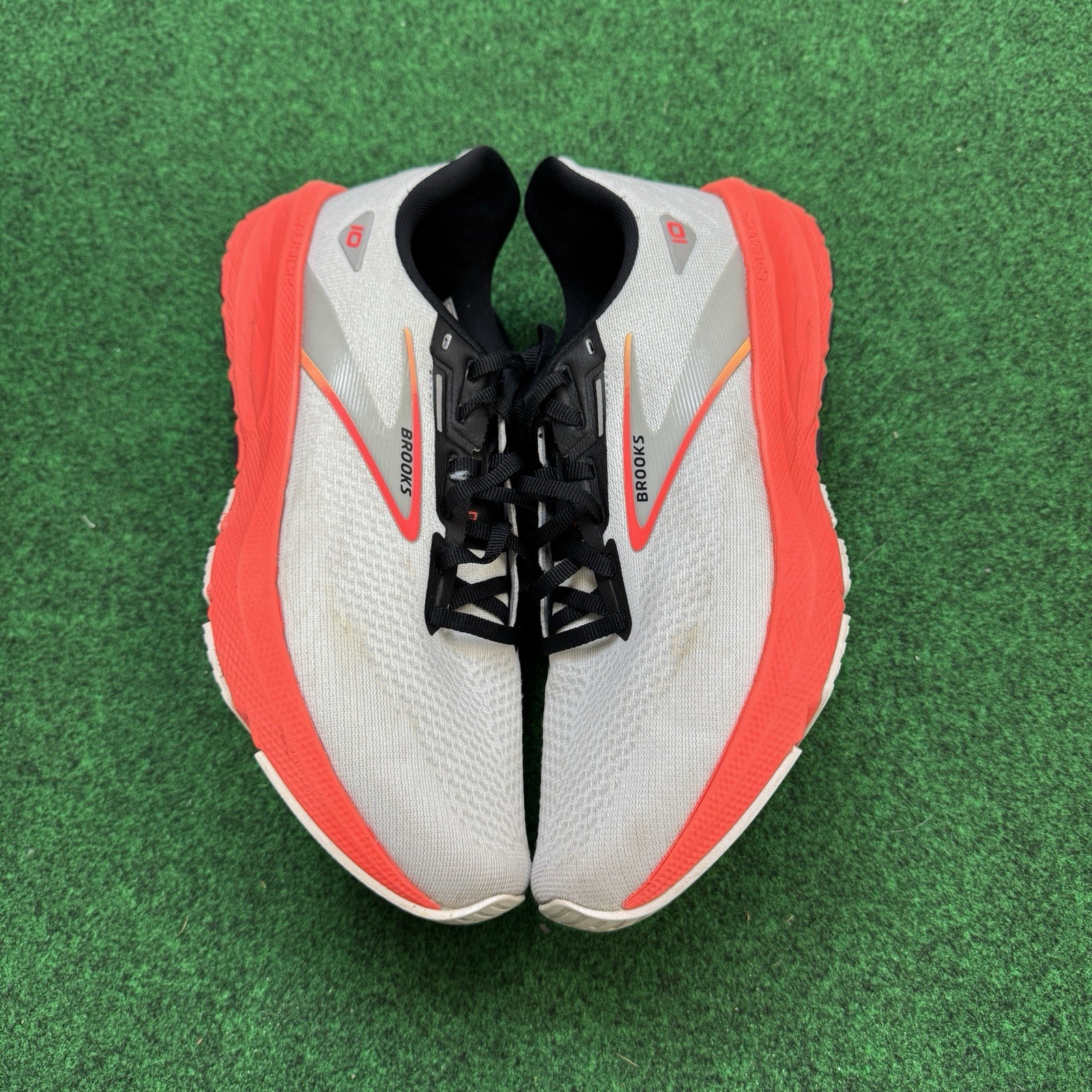 Brooks Launch 10 Womens Size 10 Medium B White Coral Running Sneakers Trainer