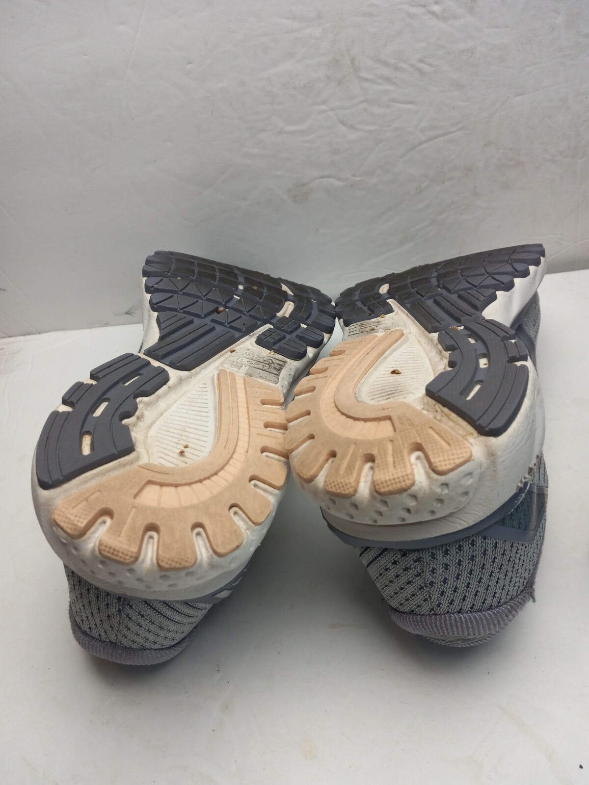 Brooks Adrenaline GTS 20 Gray Running Shoes Womens Sz 8.5 B (see scuff in pic)