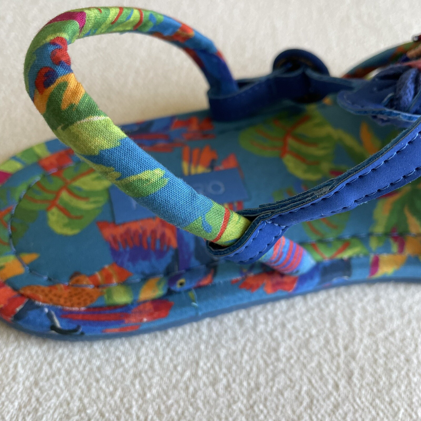 Farm Rio Women Size 11 Tropical Blue Macaw Beaded Tube Strap Sandals