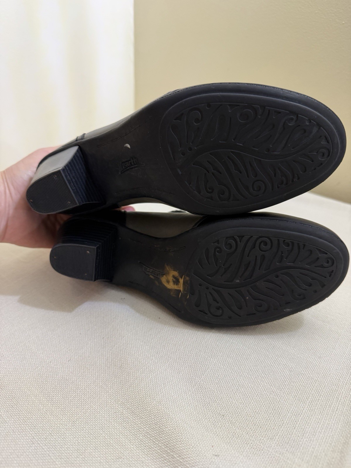 Earth Serano Retro Artsy Strap Mary Jane Pumps Black Gray Leather Witchy Goth 7