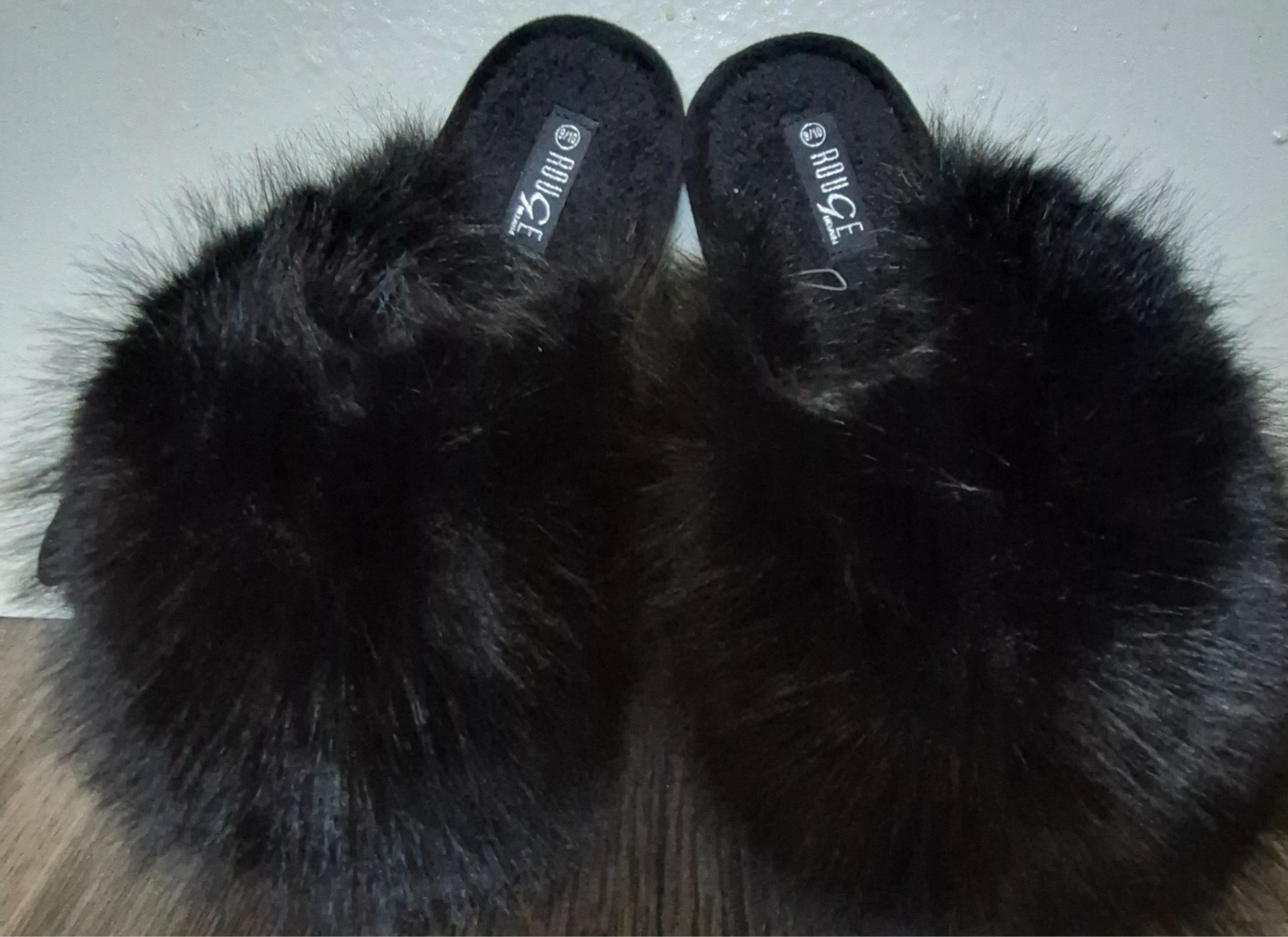 Women’s Faux Fur Fluffy SLIDES Black Size 9/10 Slippers Soft Comfortable Plush