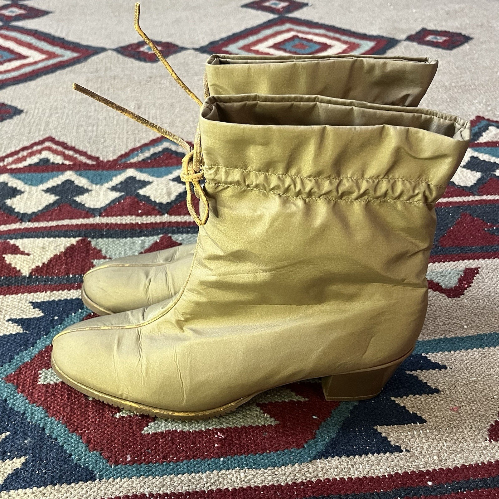 Vintage 80s Golo Winter Snow Boots Women’s 8 Beige Sherpa Lined Nylon High Heel