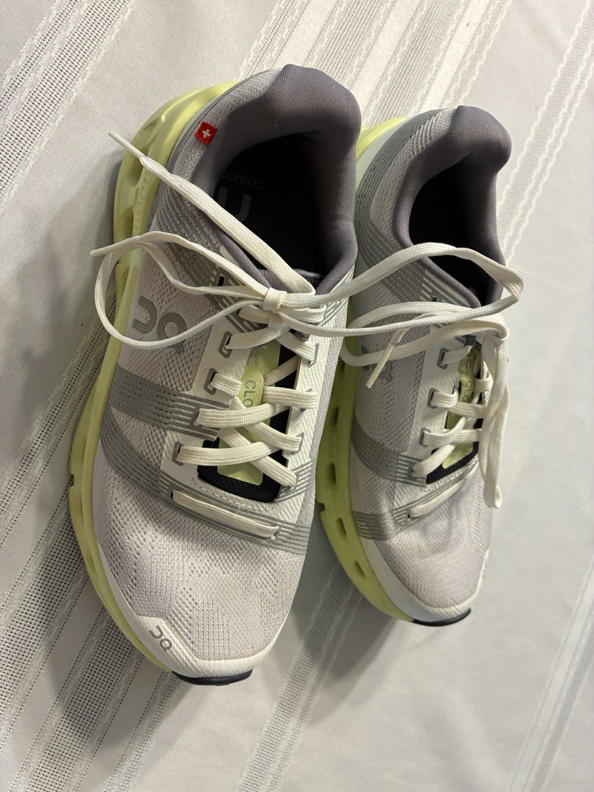 On Cloud women’s size 6 running tennis shoes active cloud tec grey yellow white