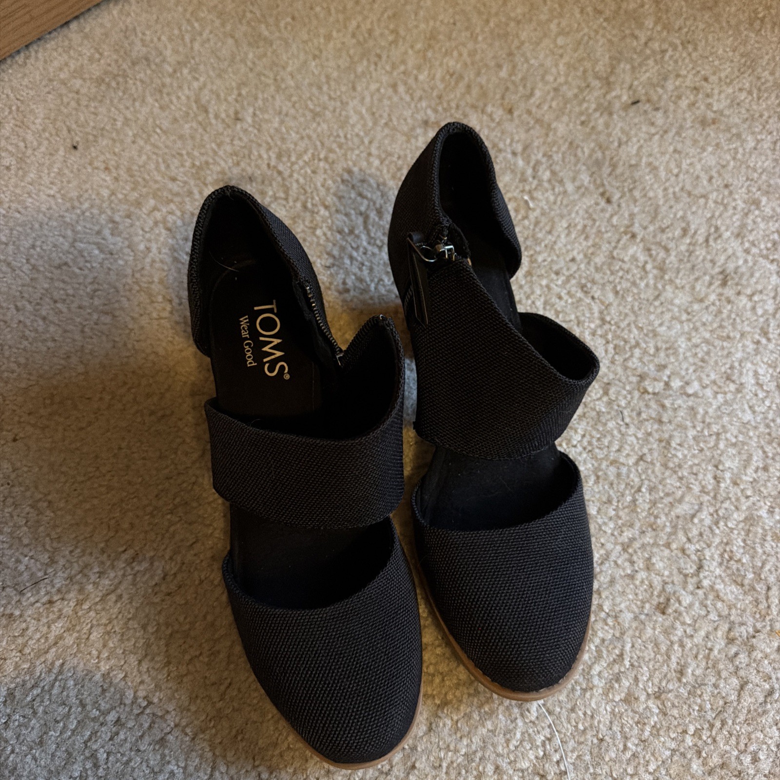 Toms Milan Womens Sandal Sz 7.5 Black Canvas Block Heel Side Zip Closed Toe