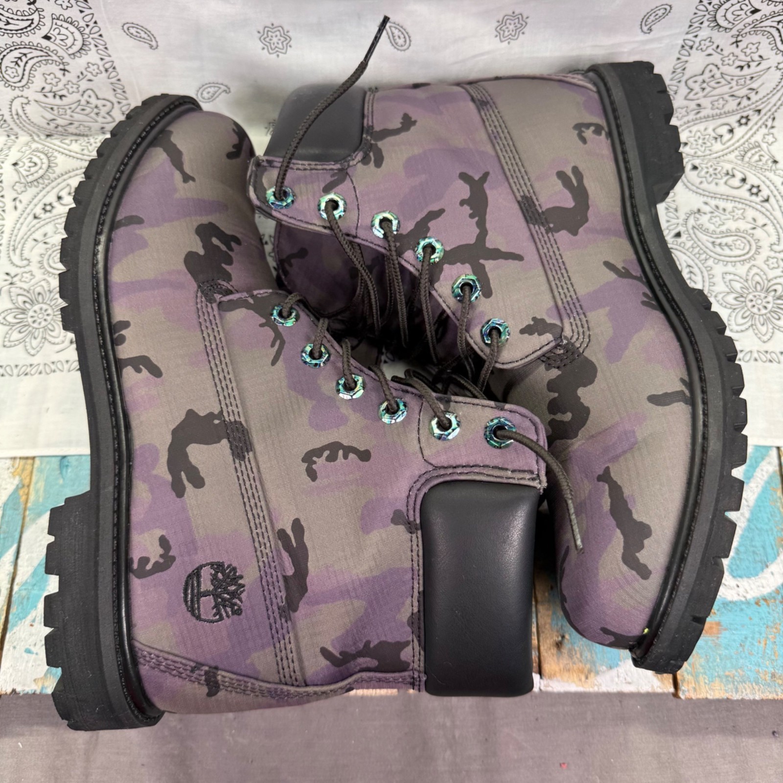 Timberland A25E3 Purple Camo 6″ Iridescent Premium Fabric Boots Womans Sz 10