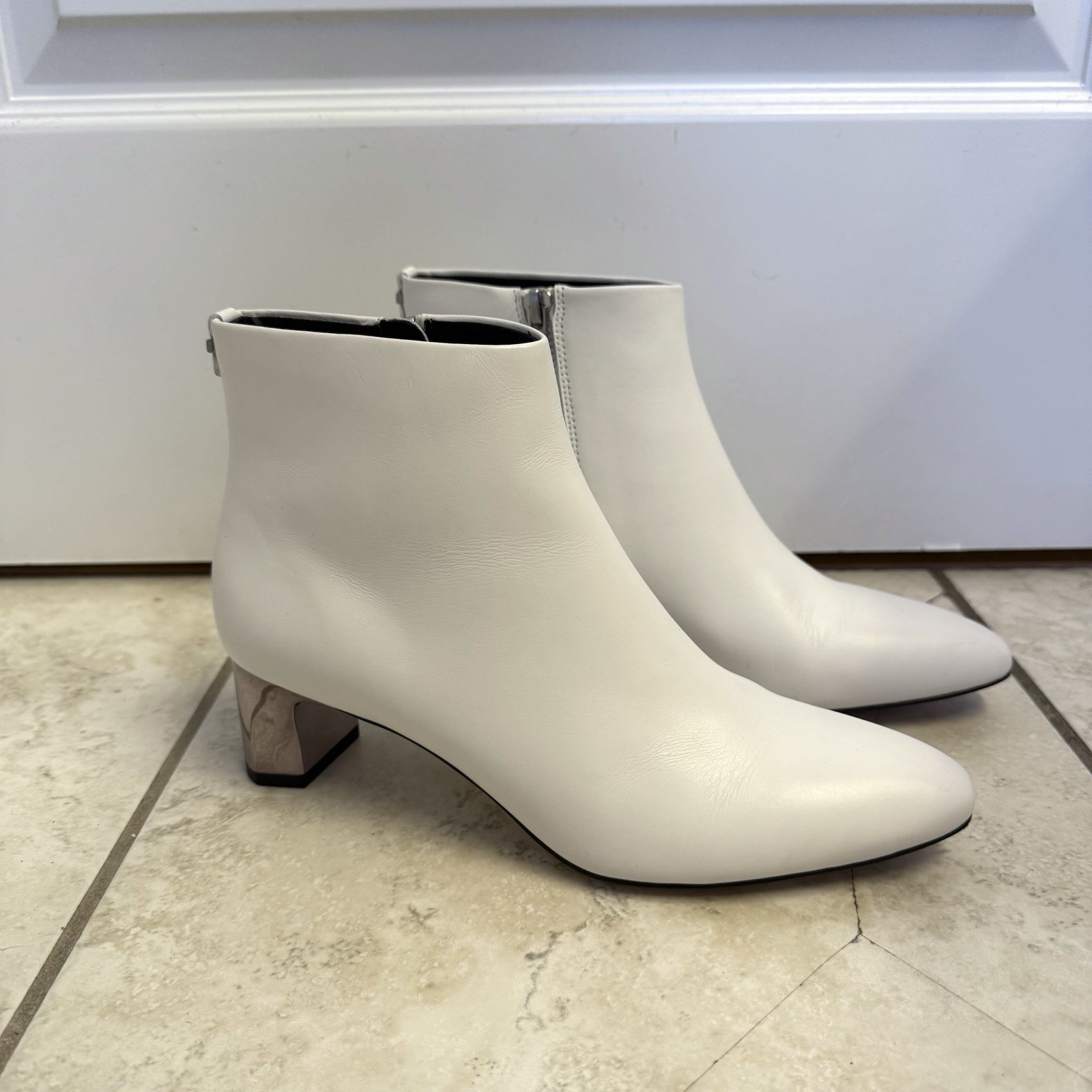 Calvin Klein Mimette Women’s White Leather Pointed Toe Zip Ankle Boots 7M