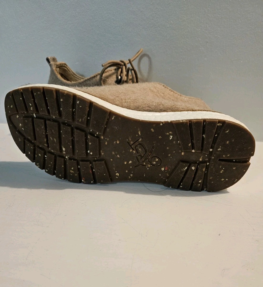 OTBT Courier Women’s Wool/Alpaca Blend Tan Lace-Up Sneakers Size:8M