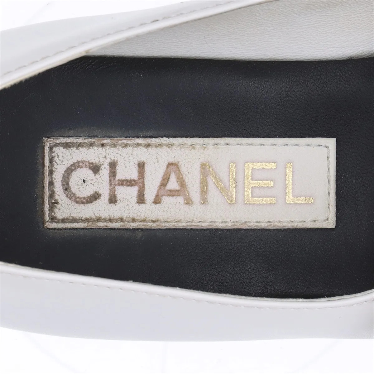 Chanel Coco Mark Turnlock Leather & patent Strap Pumps 38C Ladies’ Black × White