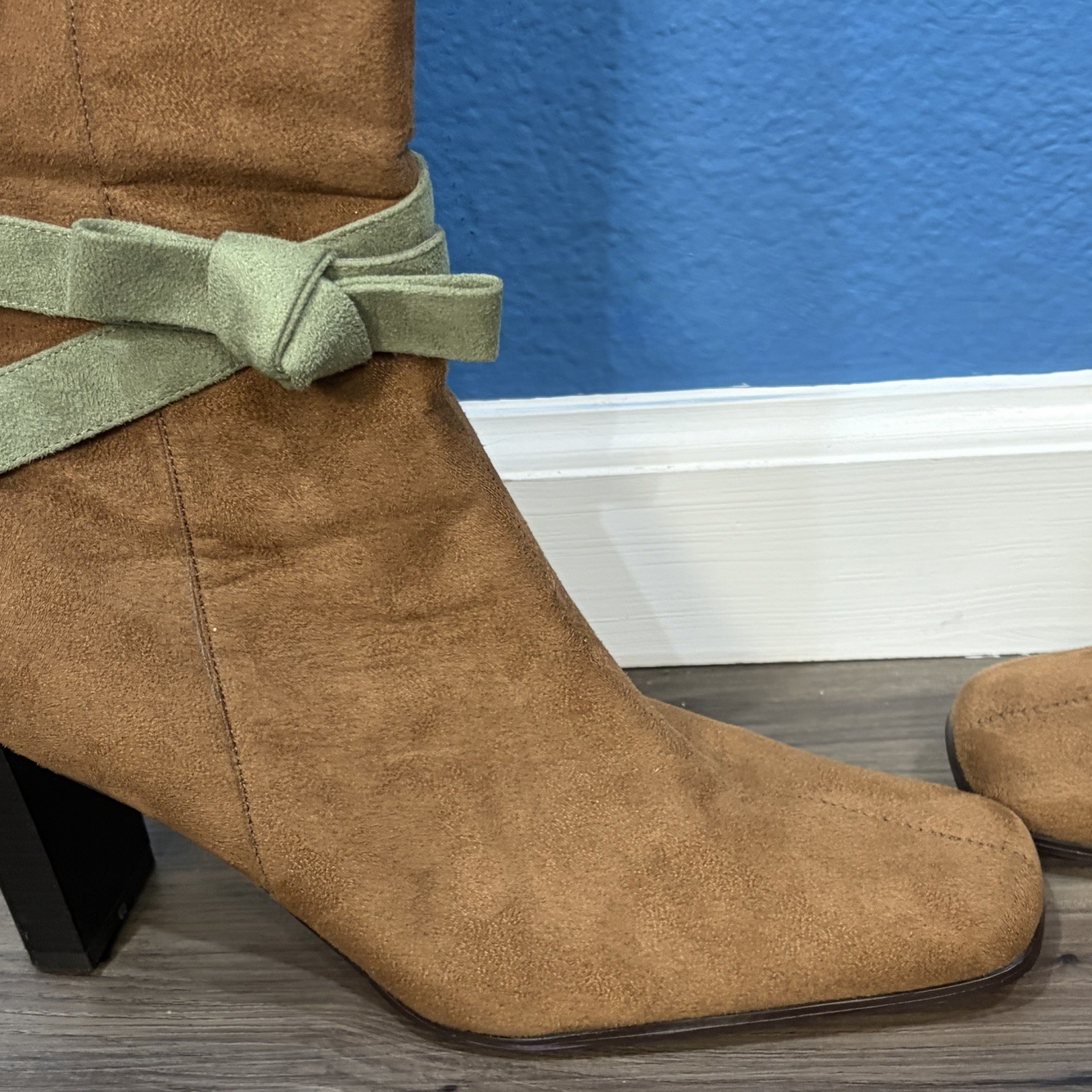 Vintage Suzanne Somers Brown Faux Suede Boots Green Bows Square Heel Women 9M