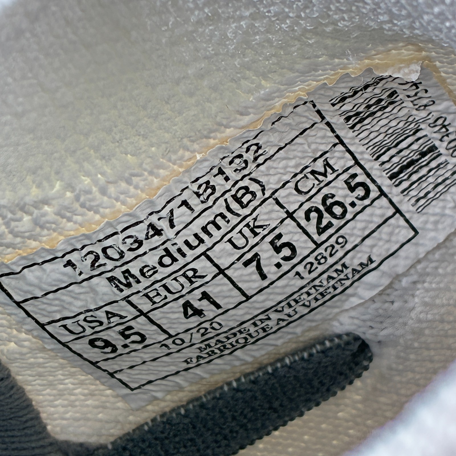 Brooks Levitate 4 LE White Silver Road Running Shoes 1203471B132 Womens Size 9.5