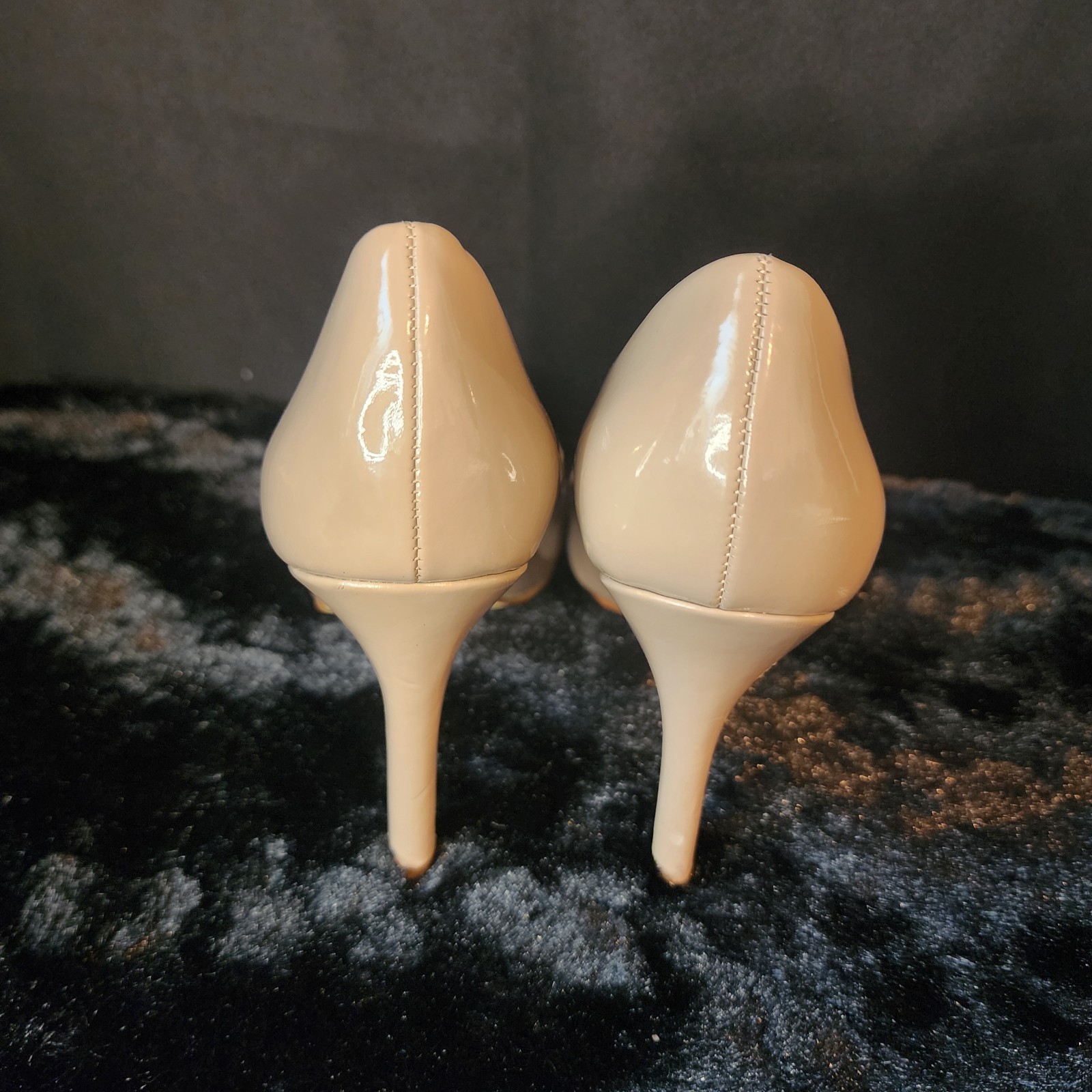 Ann Taylor Nude Size 7M Heels ** Please see Description**