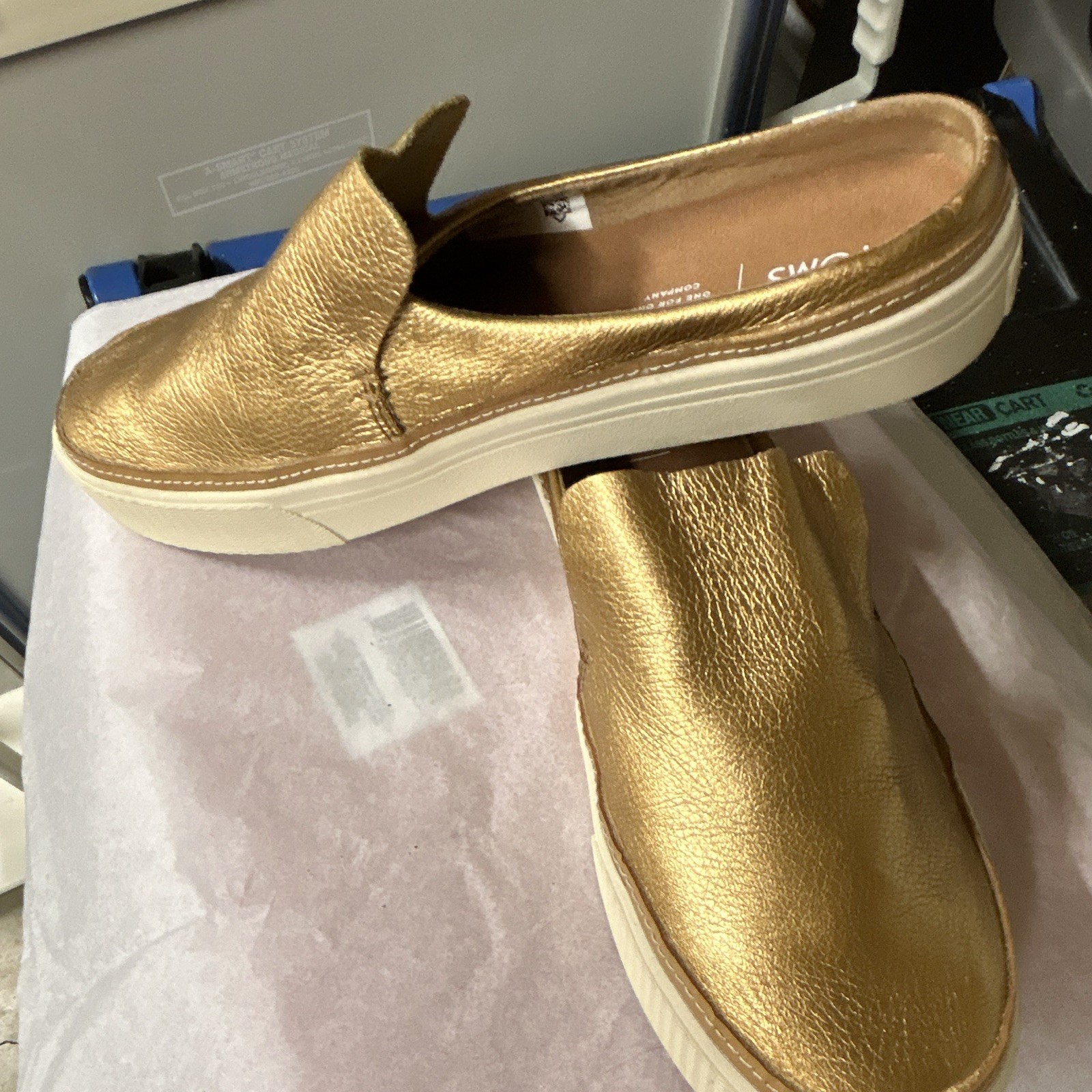 TOMS Women’s Sunrise Gold Leather Mule Sneakers US 10 Comfort Flat Round Toe