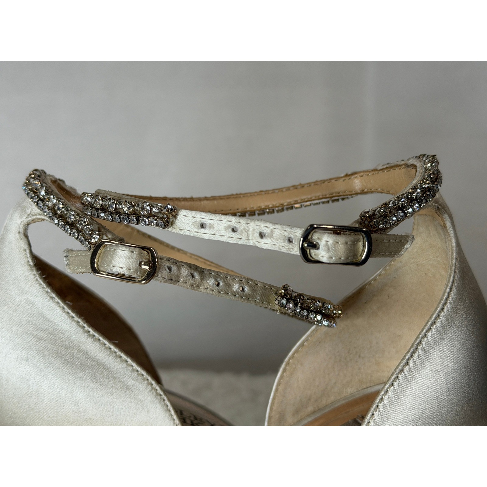 Badgley Mischka Finesse Ivory Satin Silver Crystal Ankle Strap Evening Shoes 6