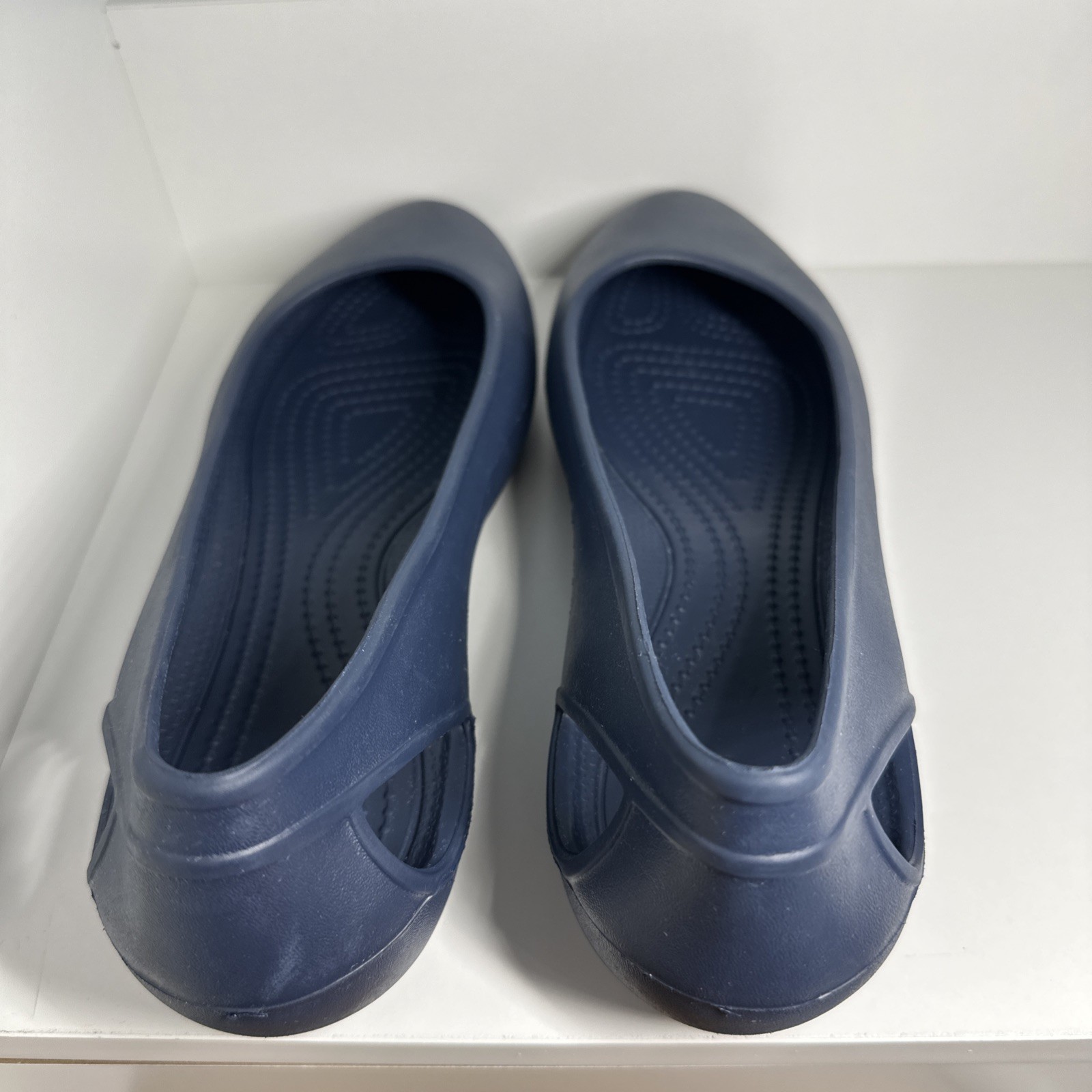 Crocs Women’s Laura Standard Fit Ballet Flats Size 8 Slip On Shoes Navy Blue