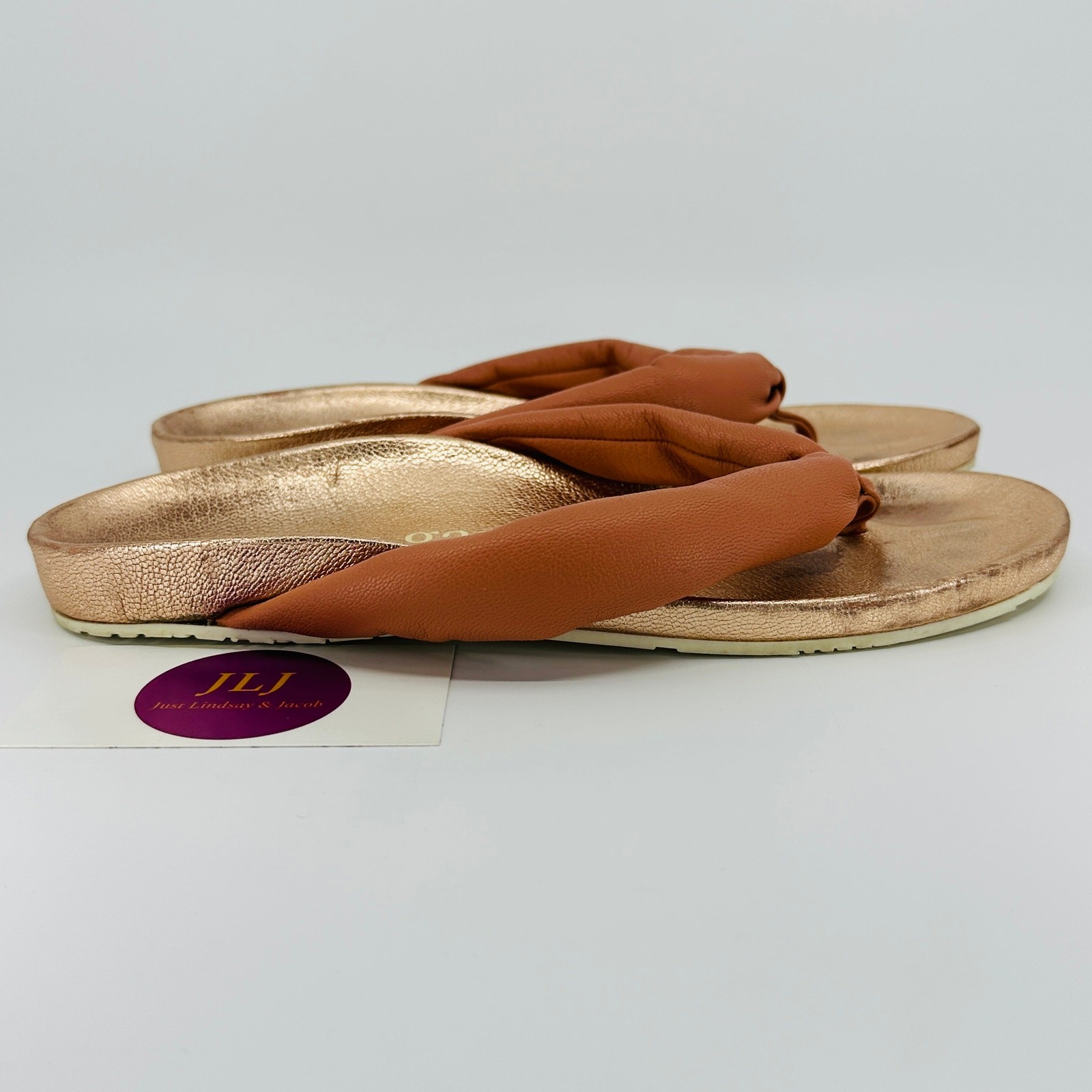 Pedro Garcia Women’s Anita Rosette Stucco Leather Thong Sandals Size 38.5/8.5 US
