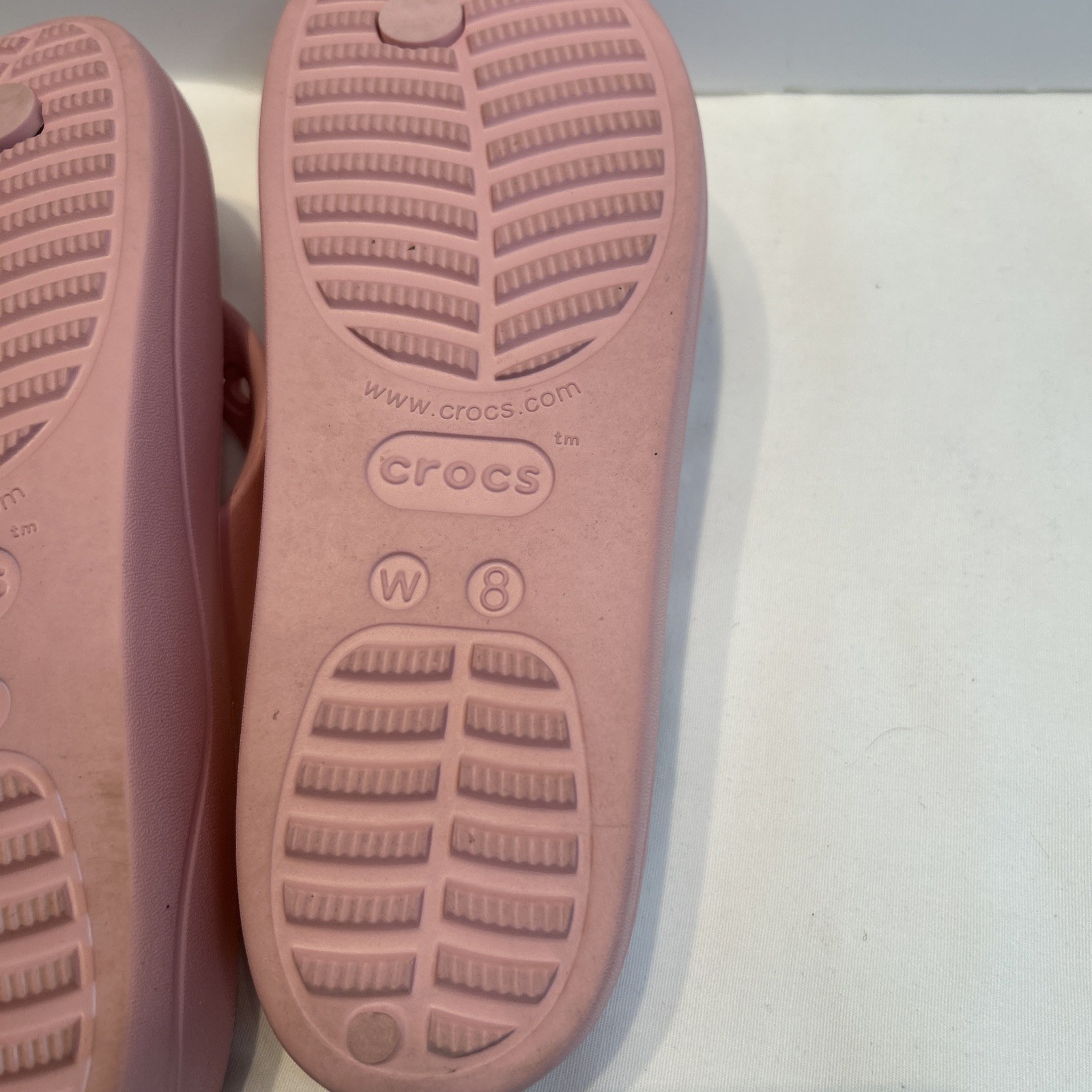 CROCS ~Iconic Comfort Women’s 8 ~PINK Baya Platform Flip Flops ~Thick Soles NICE
