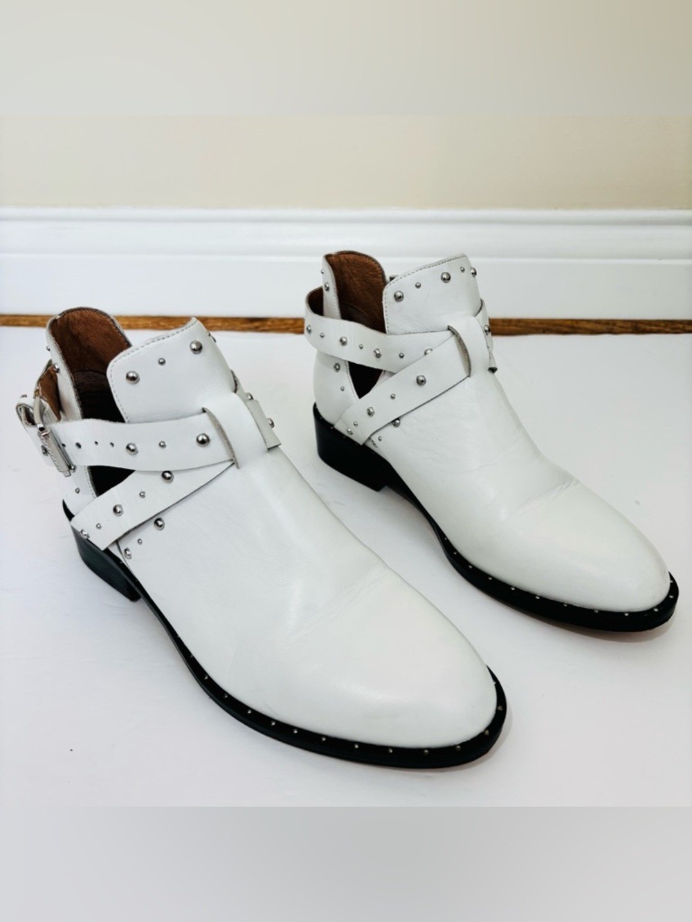 Halogen Hailey White Leather Silver Studded Cut Out Preppy Grunge Ankle Booties
