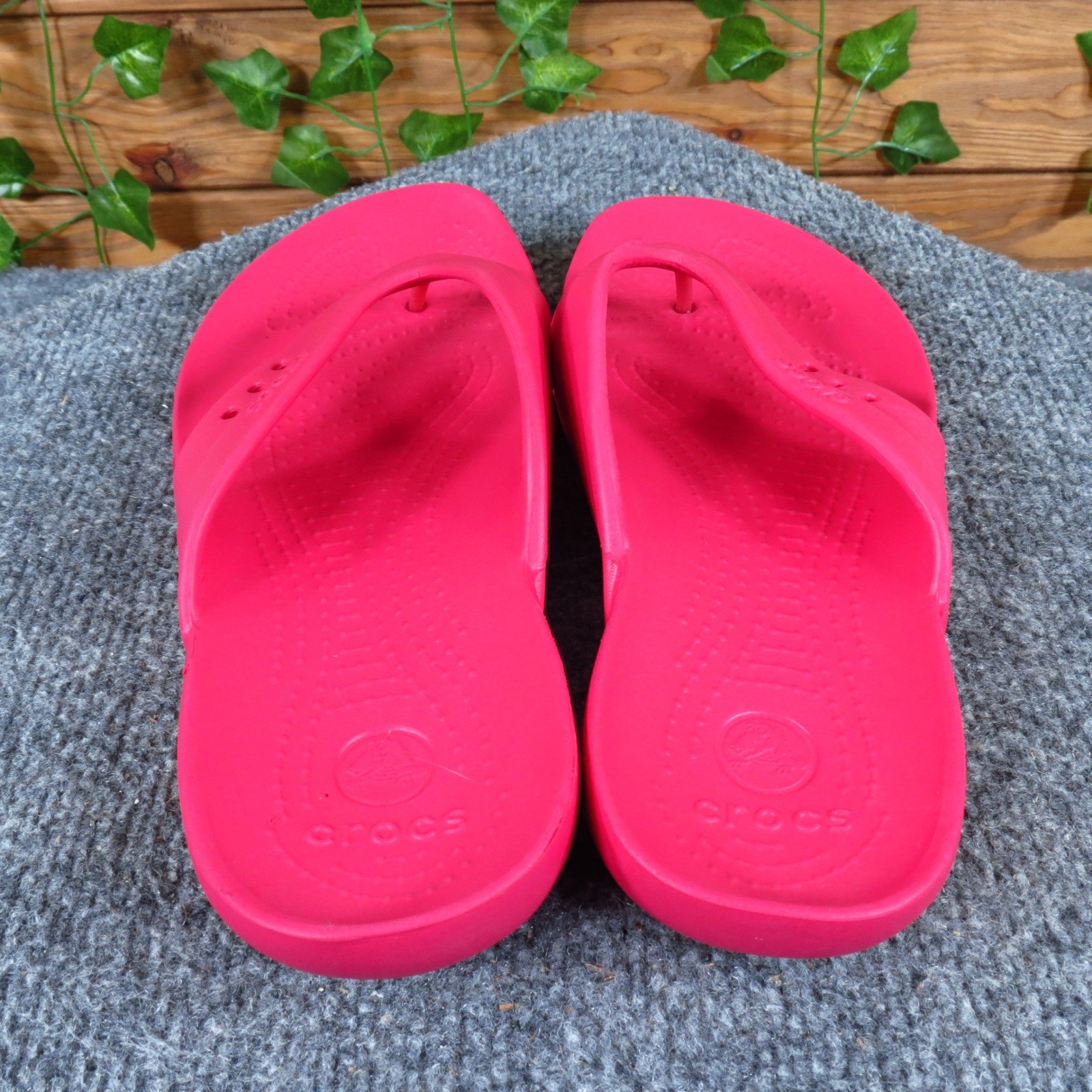 Crocs Classic Women Flip Flop Size 10 Casual Beach Sandal Pink Croslite