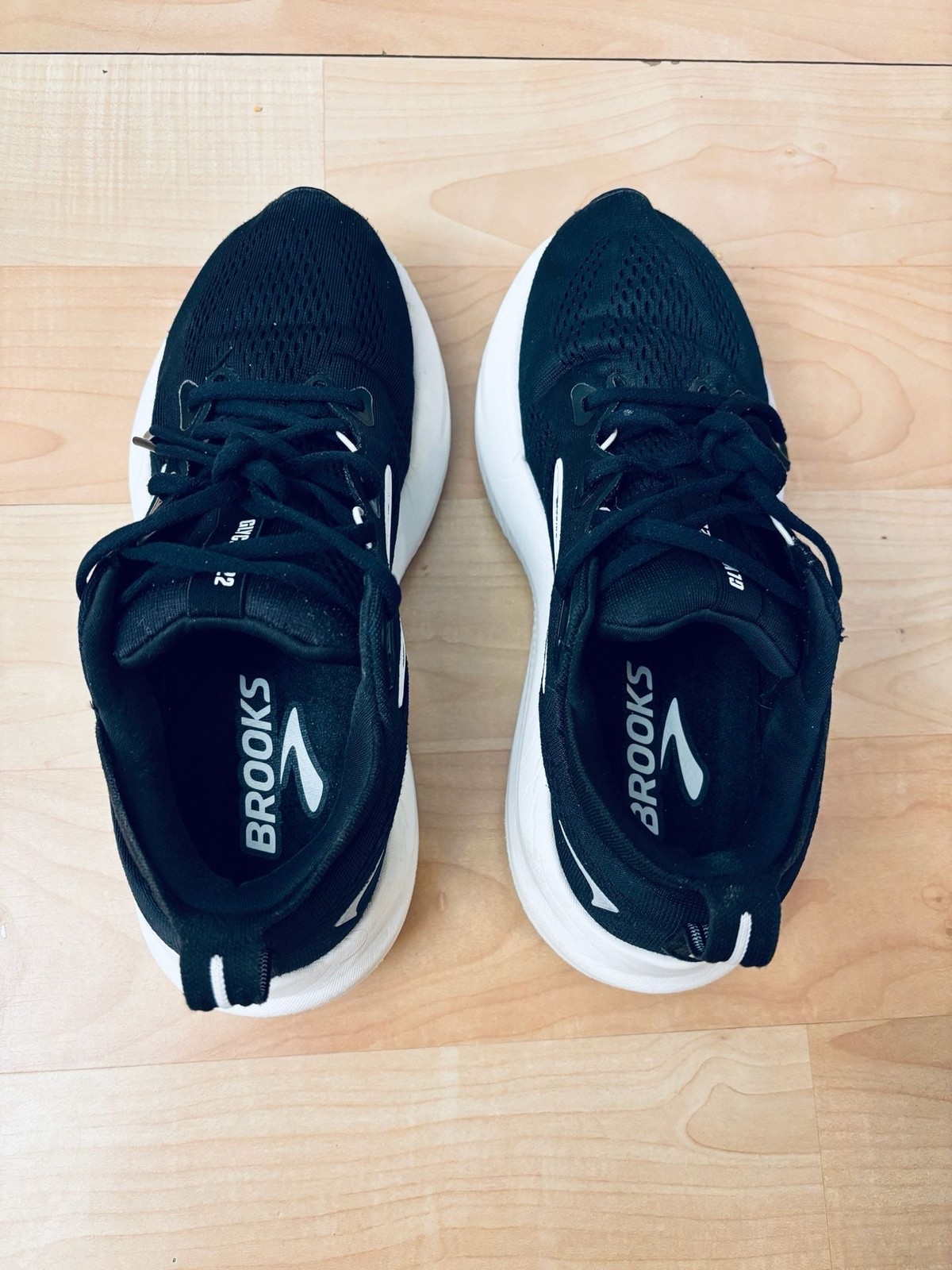 (9Wm) Brooks Glycerin 22 Women’s Road Running Shoes, Black/White