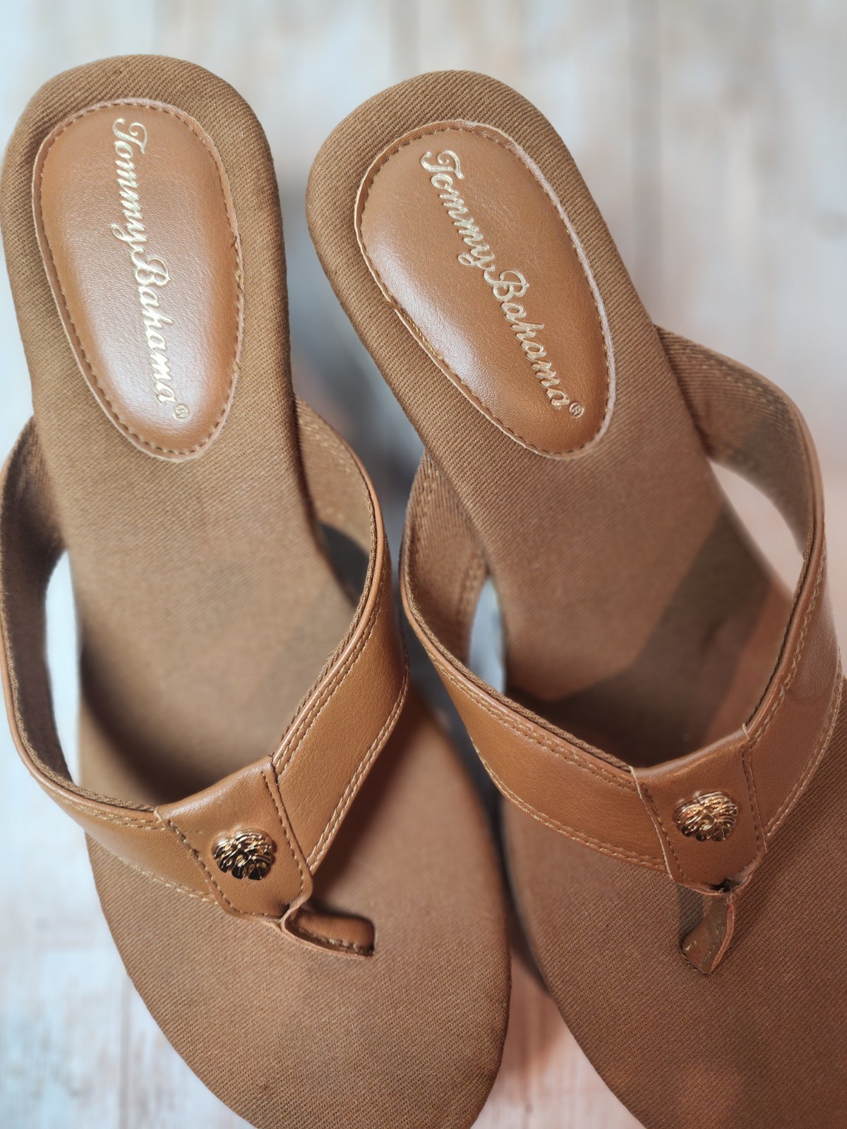 Tommy Bahama Women’s Size 8 Floral Wedge Flip Flop Sandals Brown Platform Resort