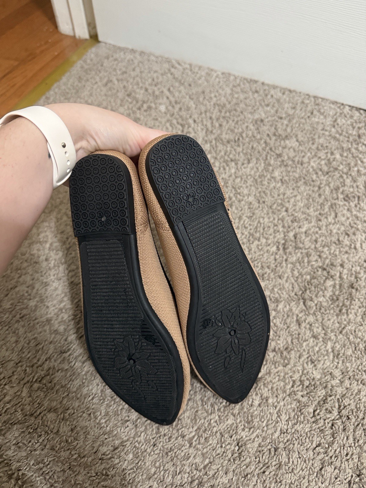NWOT Tahari Women’s Brown And Black Bow Pointed Toe Slip On Flats Size 8.5