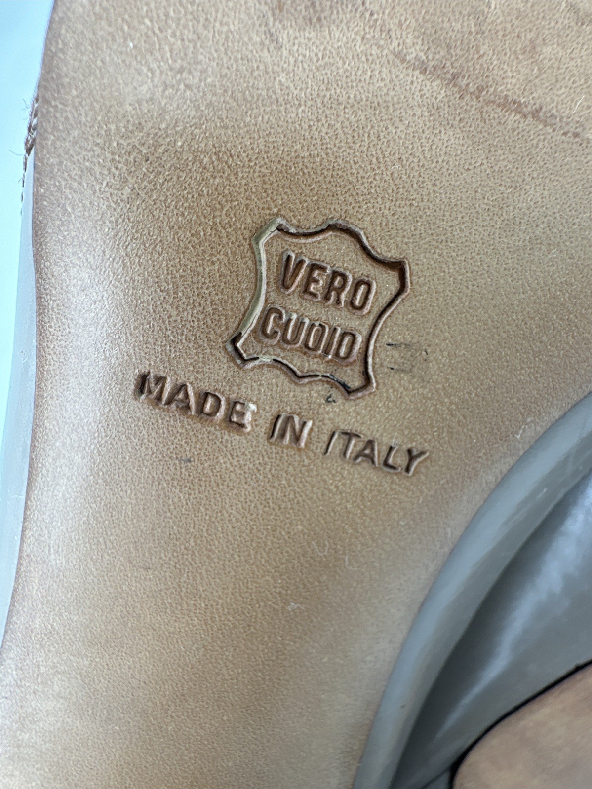 Salvatore Ferragamo Alleata Beige Tan Heels Size 8.5AAA EUC