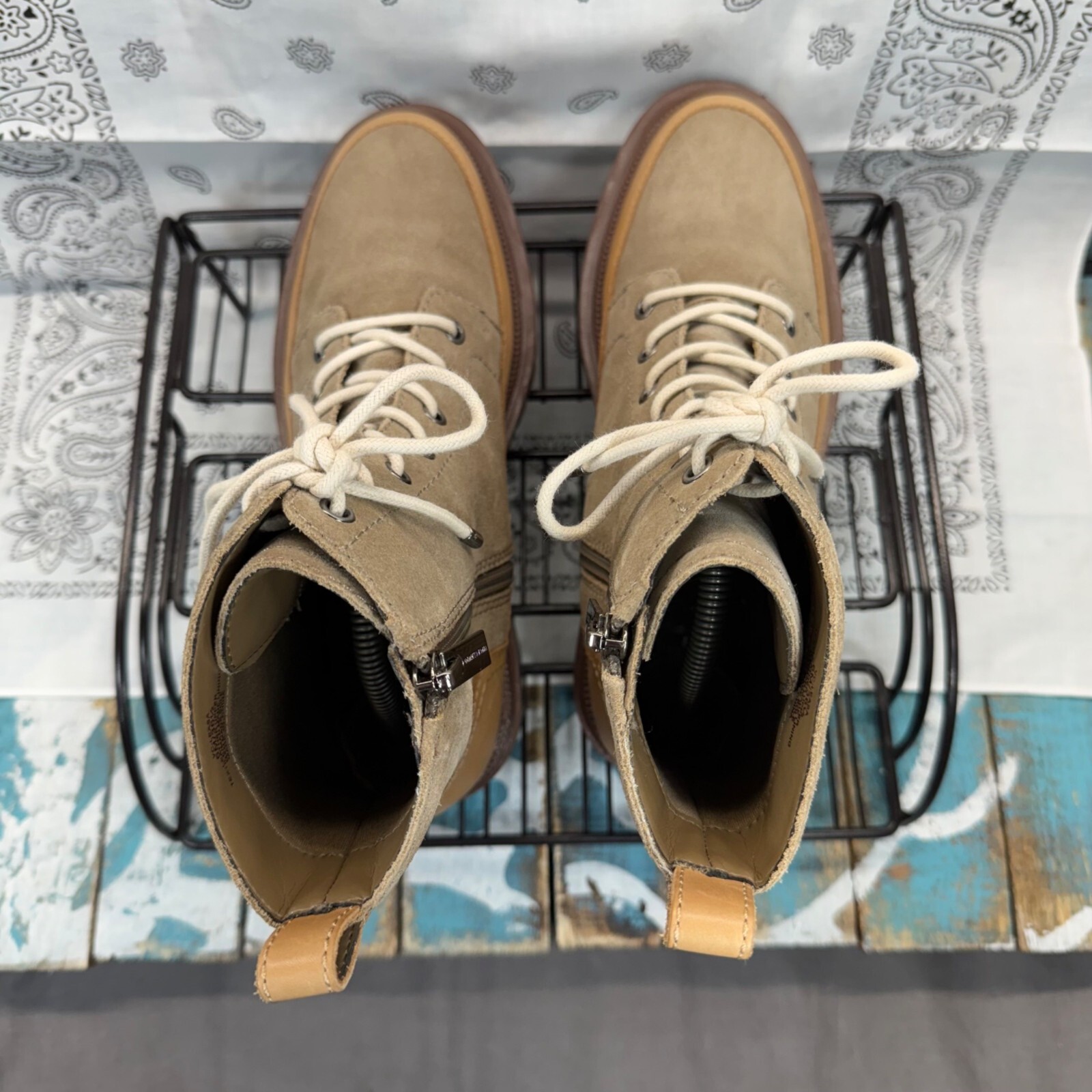 Vince Camuto LEASA Beige Suede Lace Up/Zip Lug Sole Combat Boots Size 6M Worn 1X