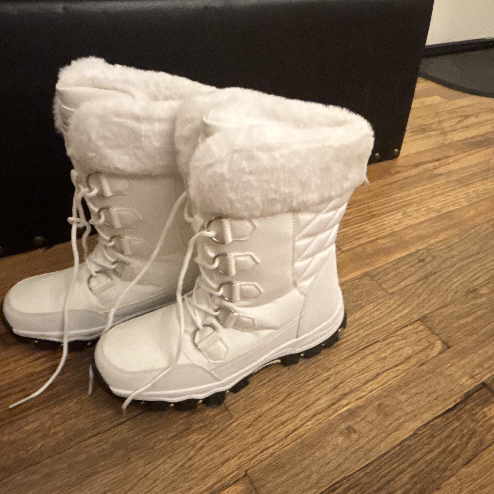 Skechers Women’s White/Black Mid-Calf Snow Boots Faux Fur Trim Quilted Lace-Up