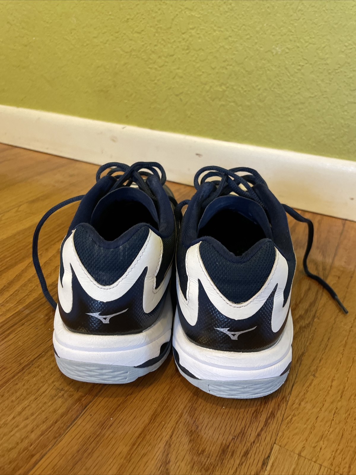 Mizuno Women’s Wave Lightning Z Volleyball Shoes Blue White US Womens Size 10