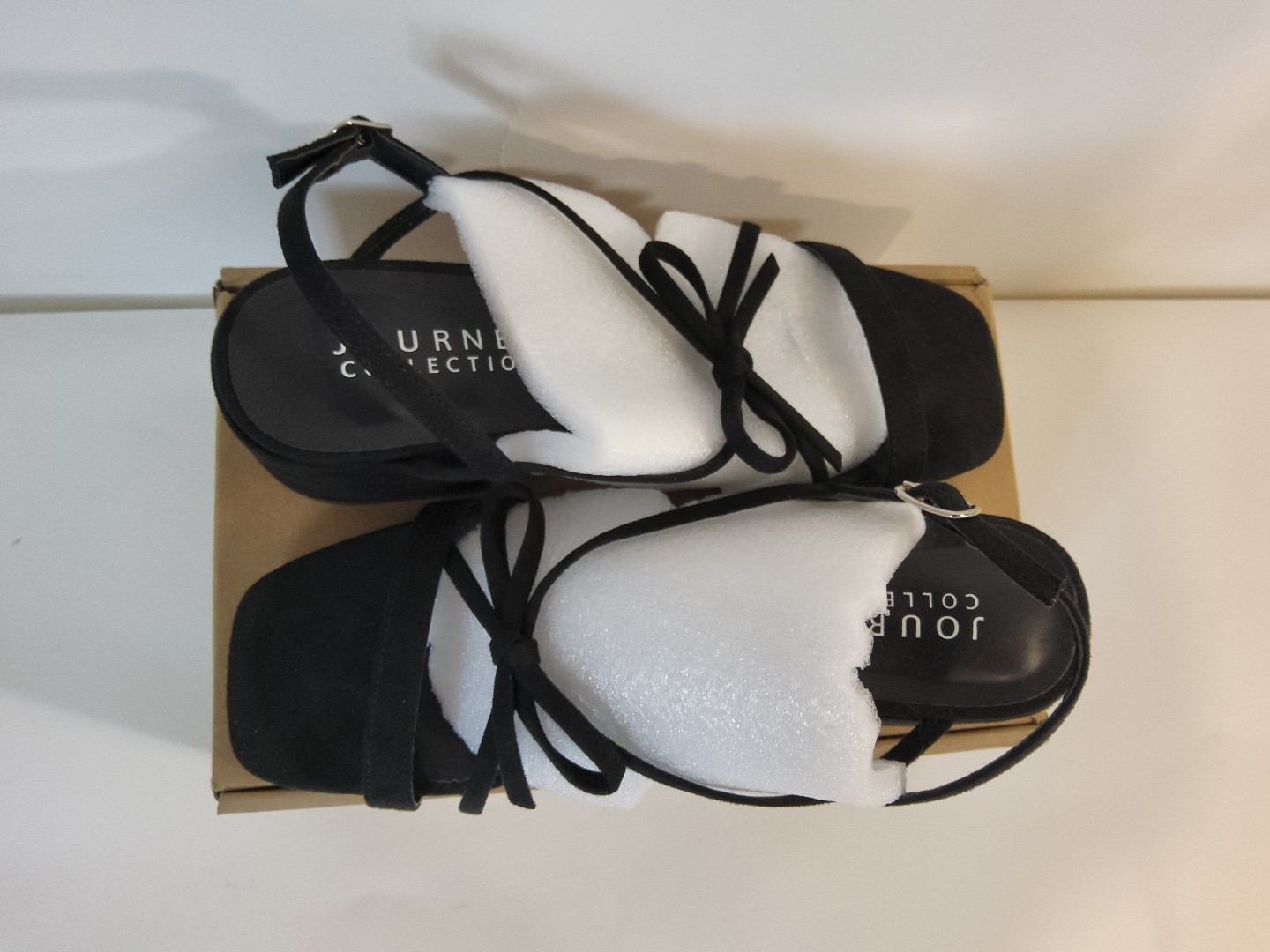 Journee Collection Womens Amity Faux Suede Bow Slingback Sandals. Size 8