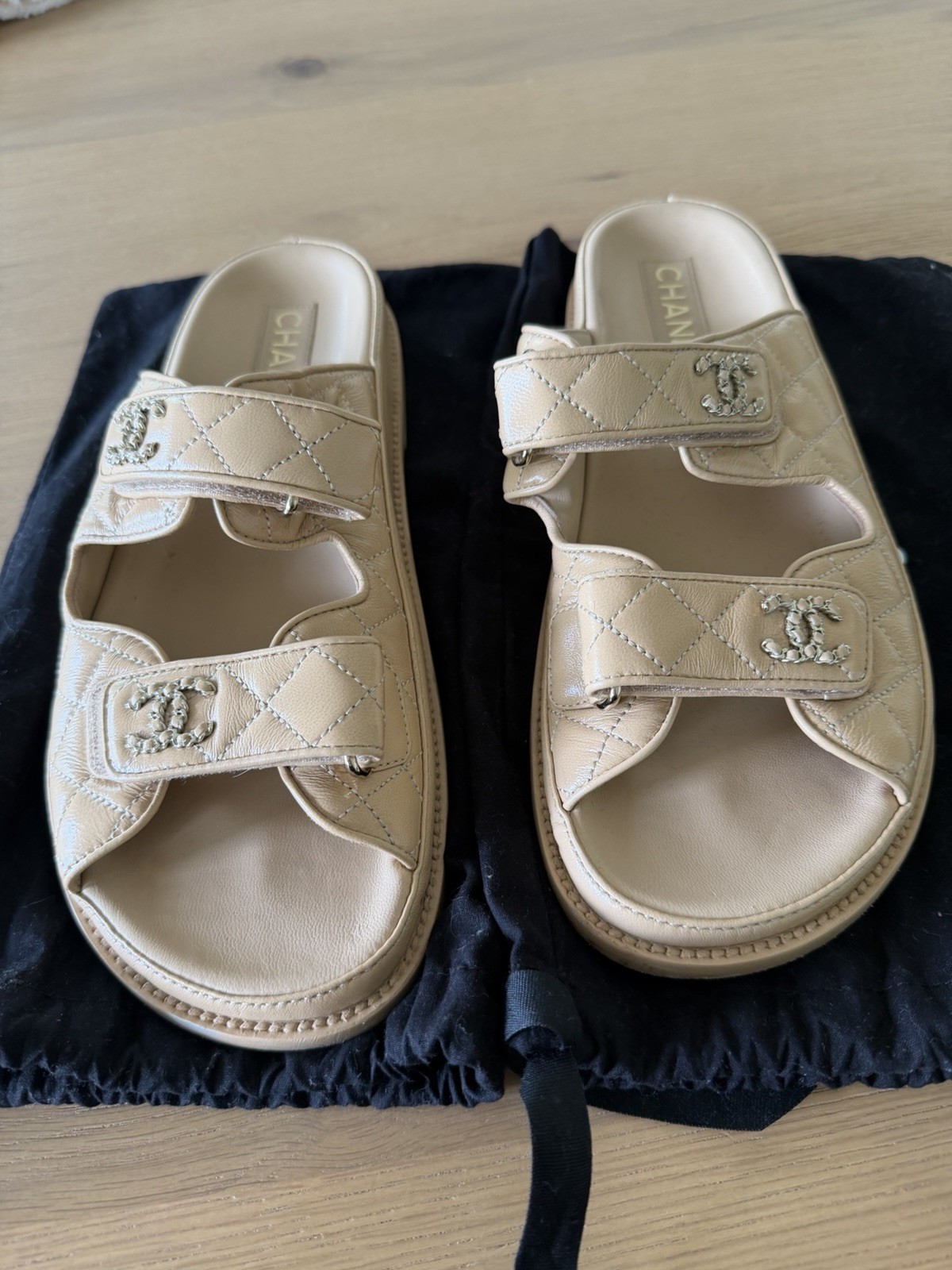 Chanel 24P Beige Quilted Lambskin CC Dad Slide Sandals Size 40.5/10.5