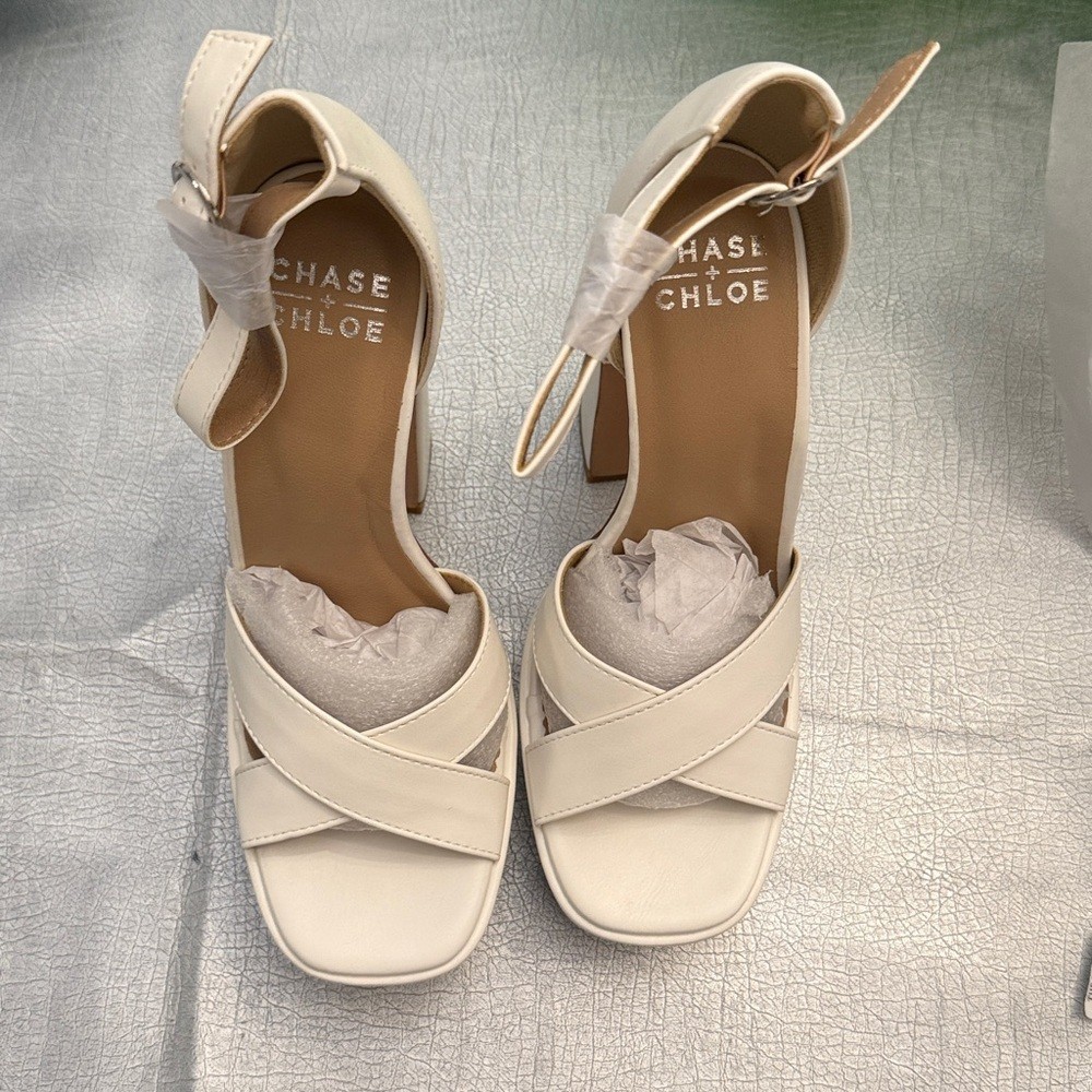NWT Chase & Chloe White Platform Heel Sandals size 7.5
