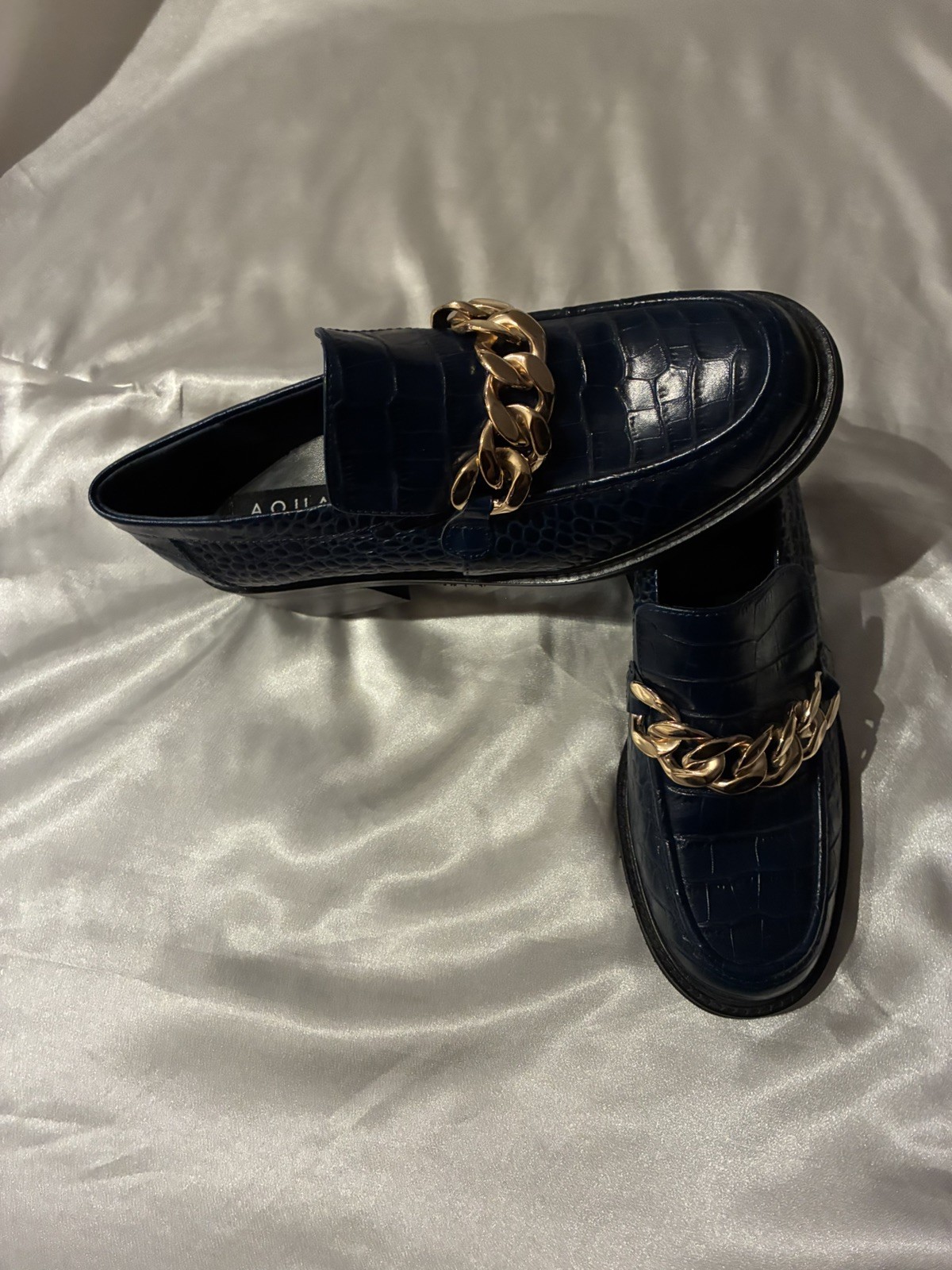 AQUA Croc-Embossed Black Leather Loafers w/Gold Chain Size 8M Elegant Chic