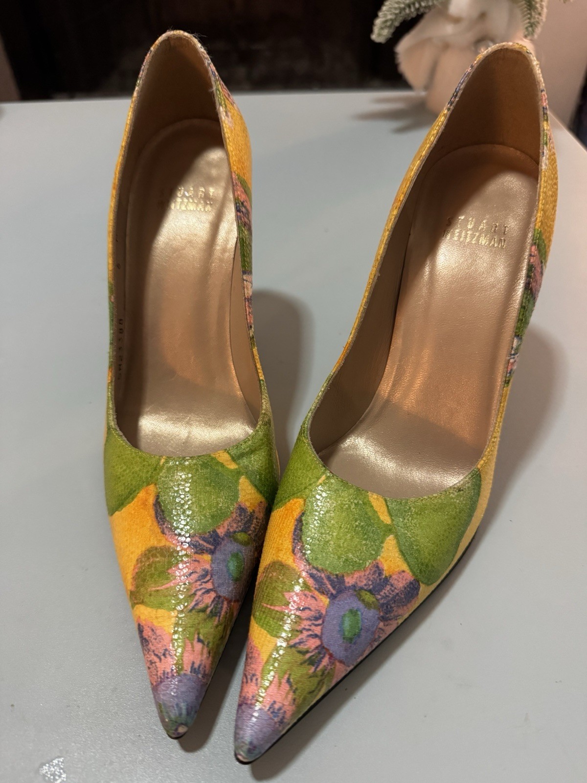 Stuart Weitzman Floral Pointed Toe Pumps Yellow Multicolor Fabric Size 6