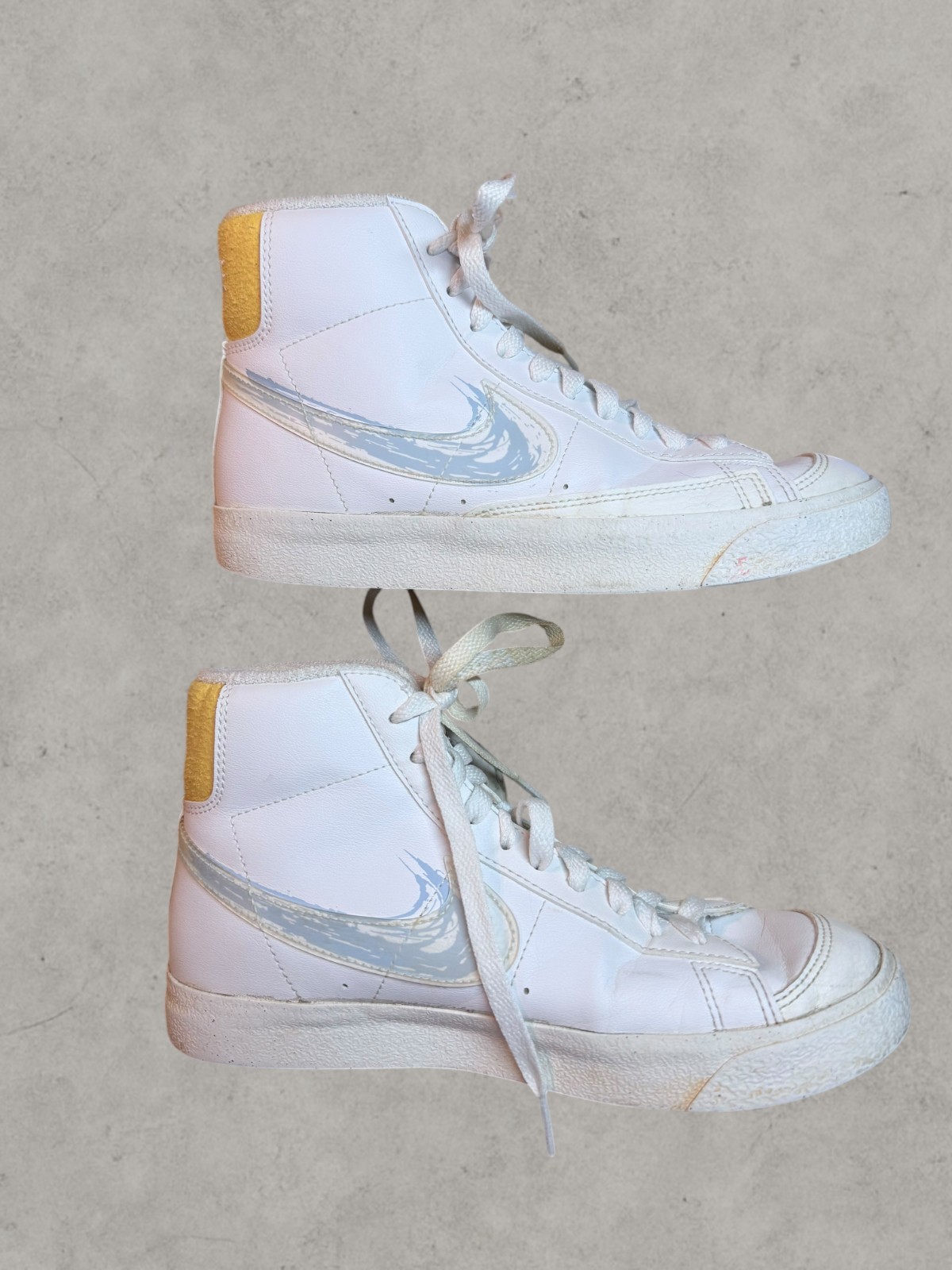 Nike Retro 90s Women’s High Tops Size 7.5 Pastel Blue Swoosh Yellow Logo Vintage