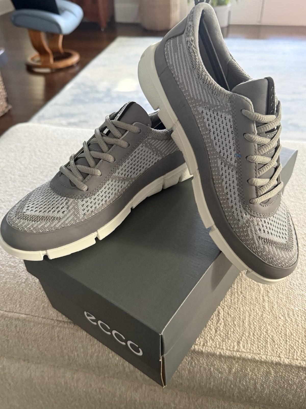Brand New ECCO Women’s Intrinsic 1 Sneakers, Size EU 37 (US 6-6.5), Light Gray