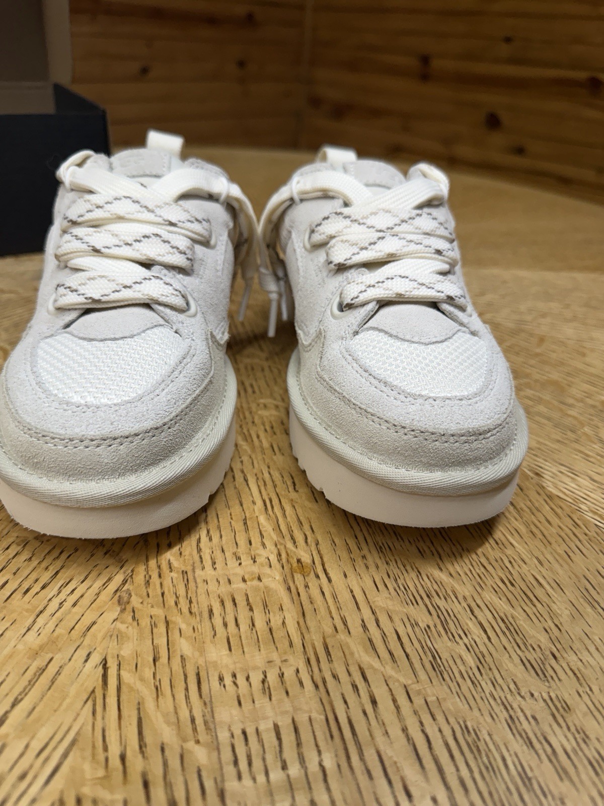 UGG LO Lowmel 6 women’s white light jasmine