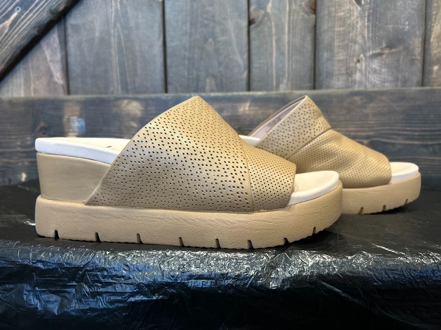 OTBT Women’s Norm Platform sandel