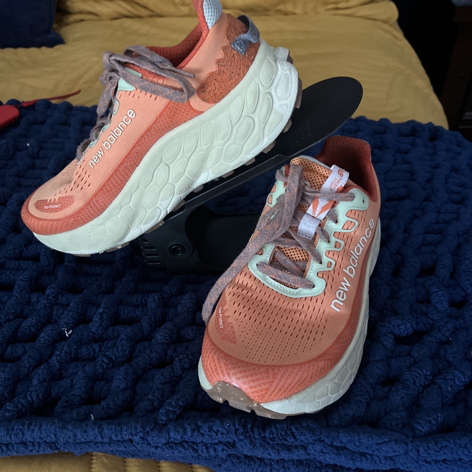 NEW BALANCE FRESH FOAM WIDE TRAIL RUNNING SHOES 9 1/2 US ORANGE RED NB