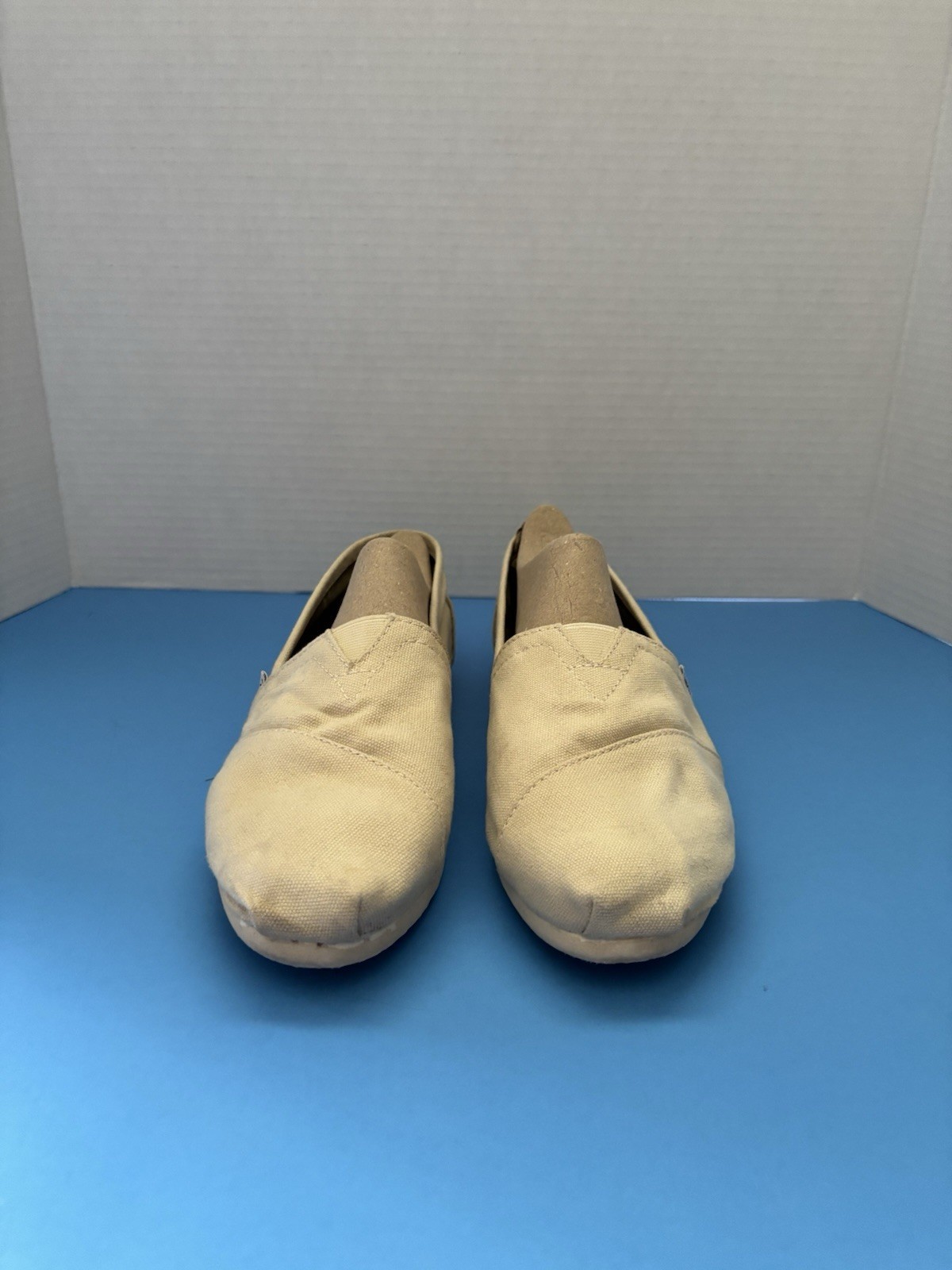 Tom’s Women’s Cream Colored Canvas, Size 9