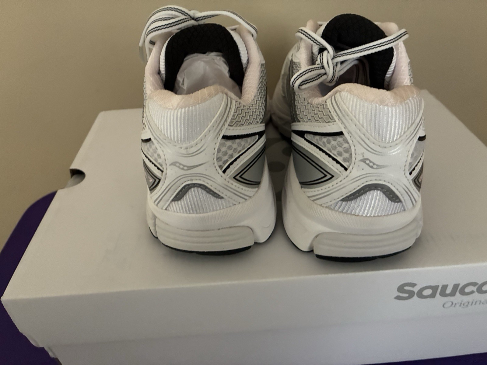 NIB Sz 7.5M Saucony Progrid Guide 7 White/Pink Women’s Running Shoes