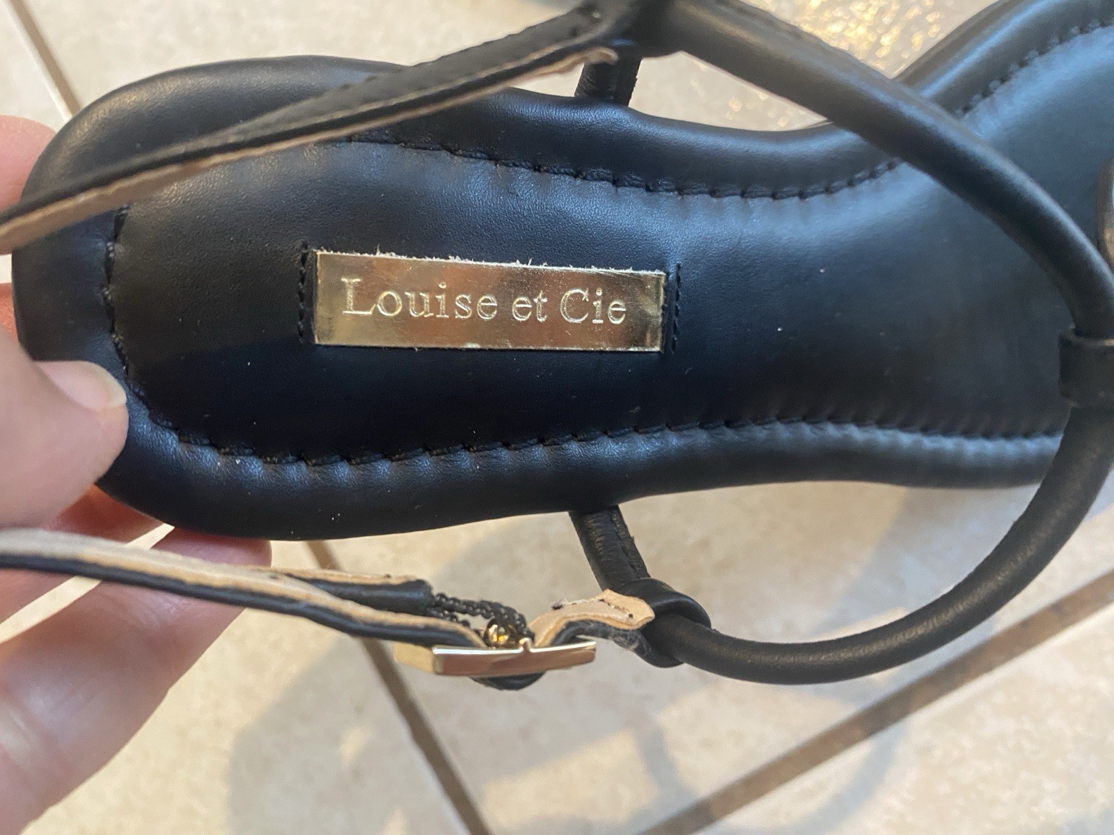 Louise et Cie Women’s Akron Sandals 6 M Black Leather Gold Hardware MWOT