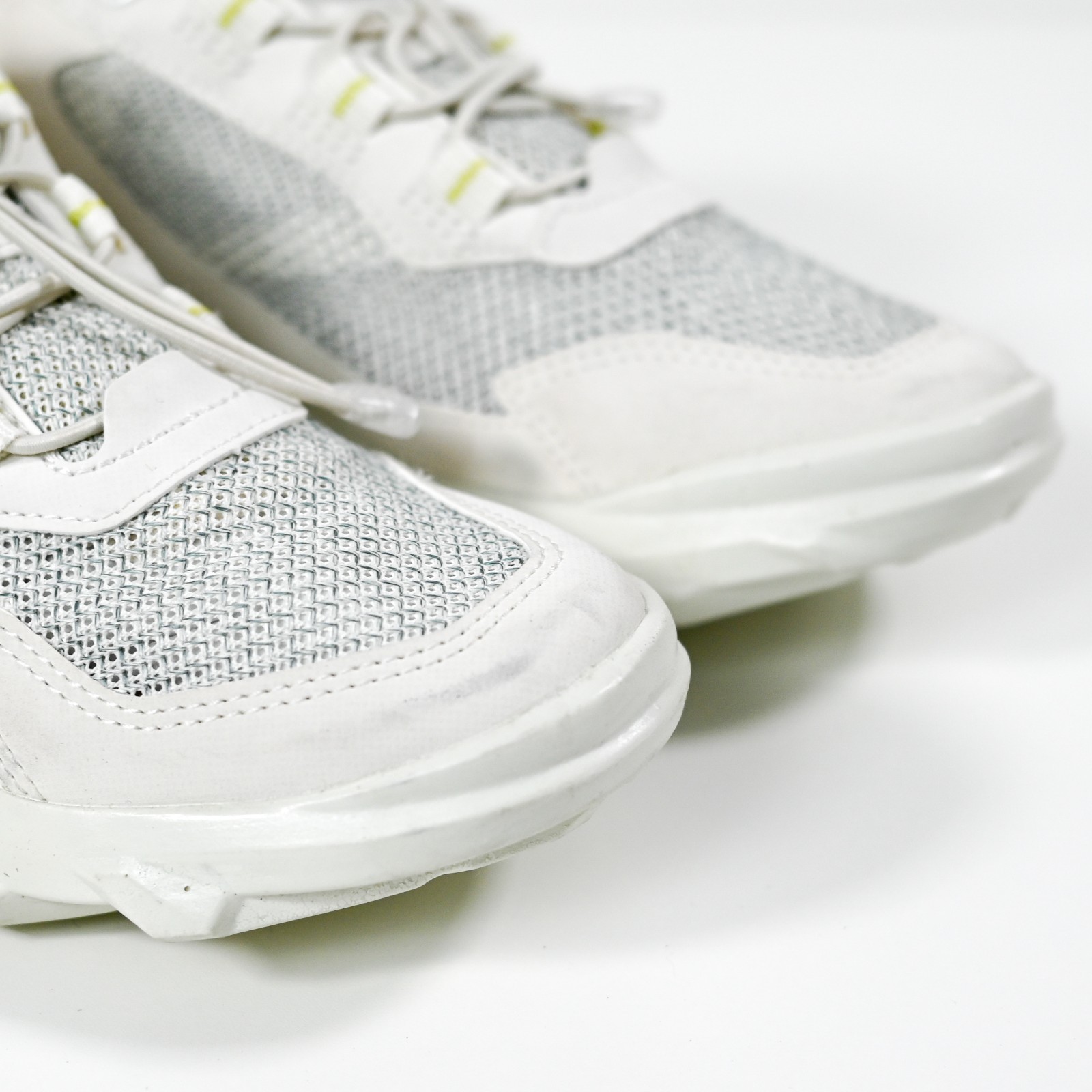 ECCO MX Low Breathru Sneakers Outdoor Shoes White – Women’s Size 4 – 4.5