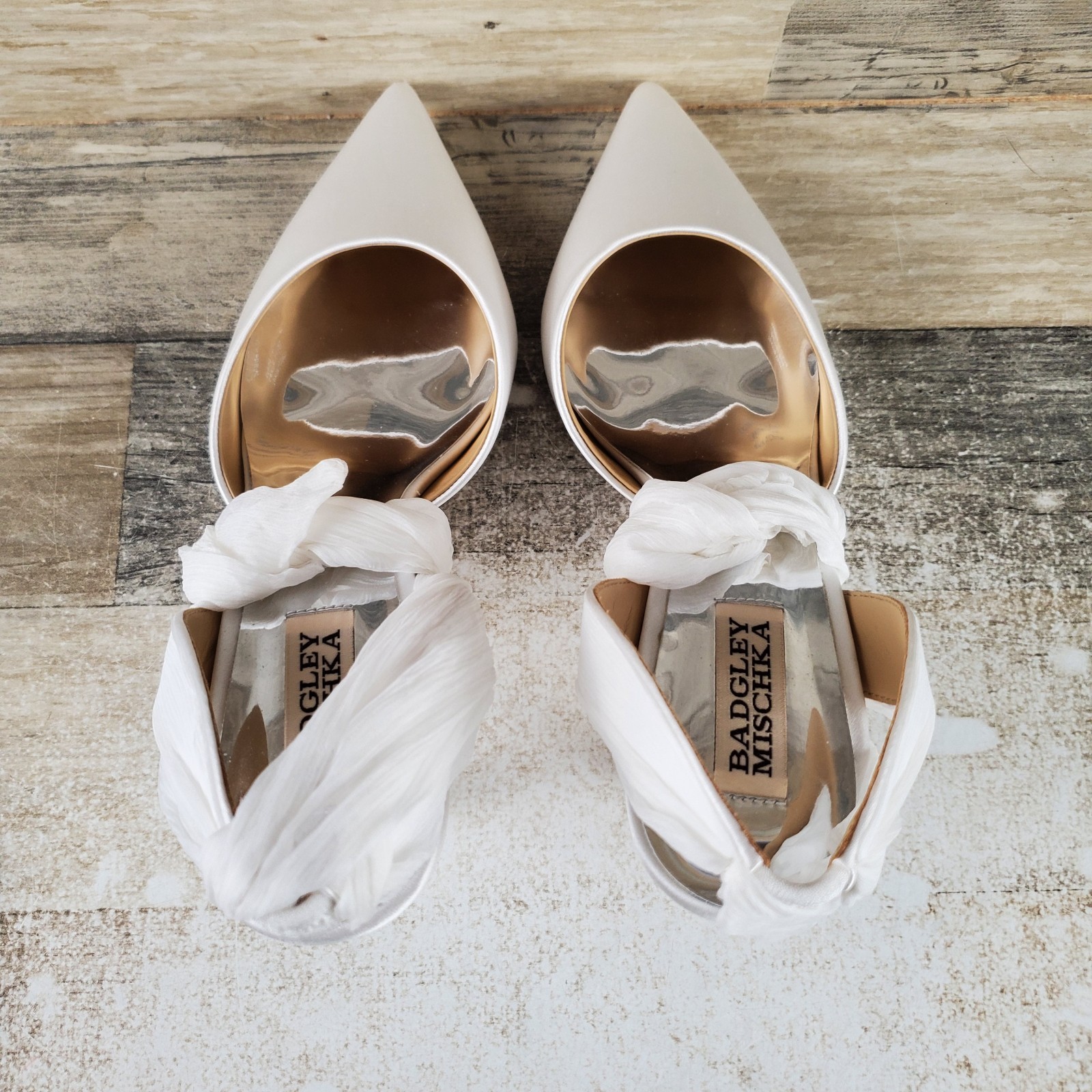 Badgley Mischka Blaze Womens Pump Sz 8.5 White Satin Leather Slip On Pointed Toe